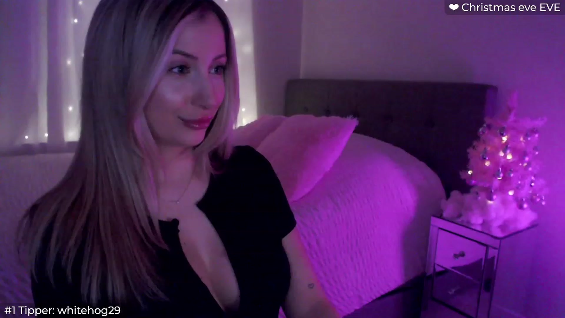 Gallery image thumbnail from Sofiabunny_xx's myfreecams stream on, 12/24/2023, 05:33 image 5 of 20