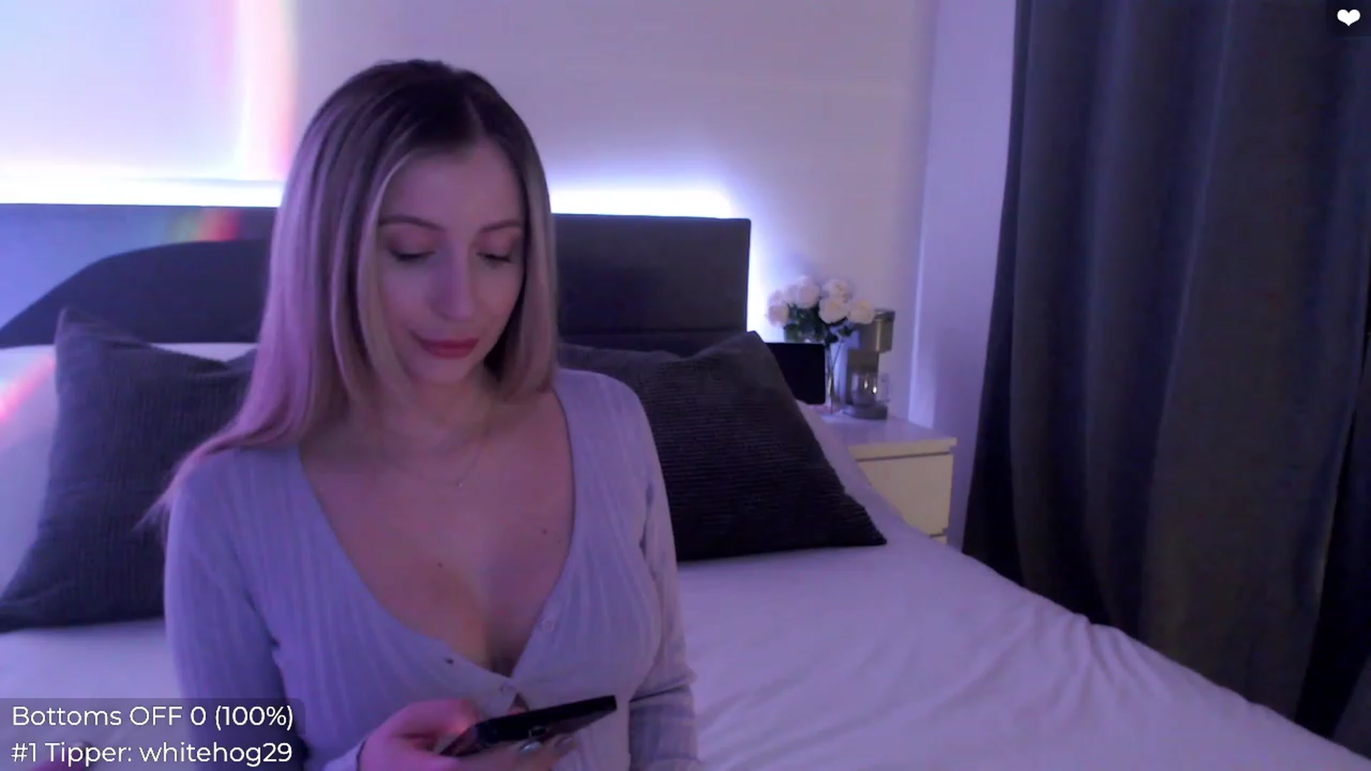 Gallery image thumbnail from Sofiabunny_xx's myfreecams stream on, 03/04/2024, 05:15 image 6 of 20