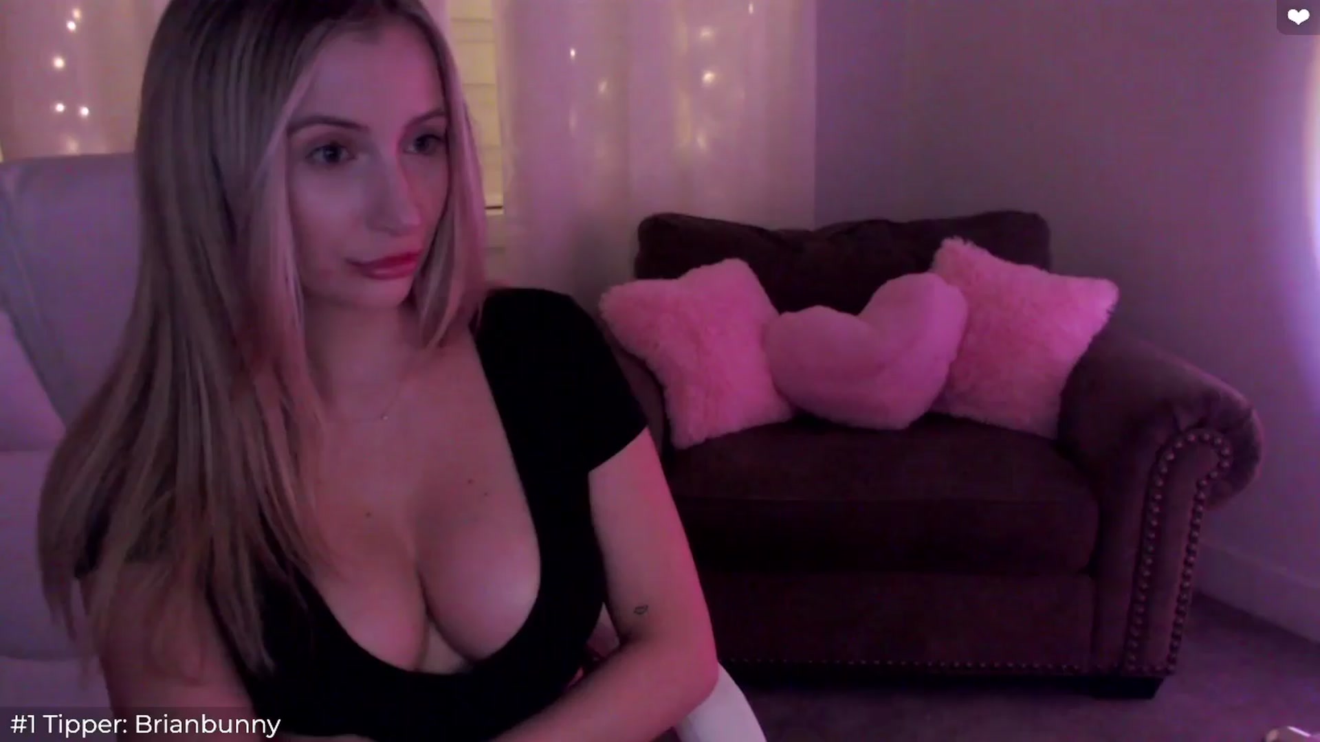 Gallery image thumbnail from Sofiabunny_xx's myfreecams stream on, 03/26/2024, 05:26 image 9 of 20