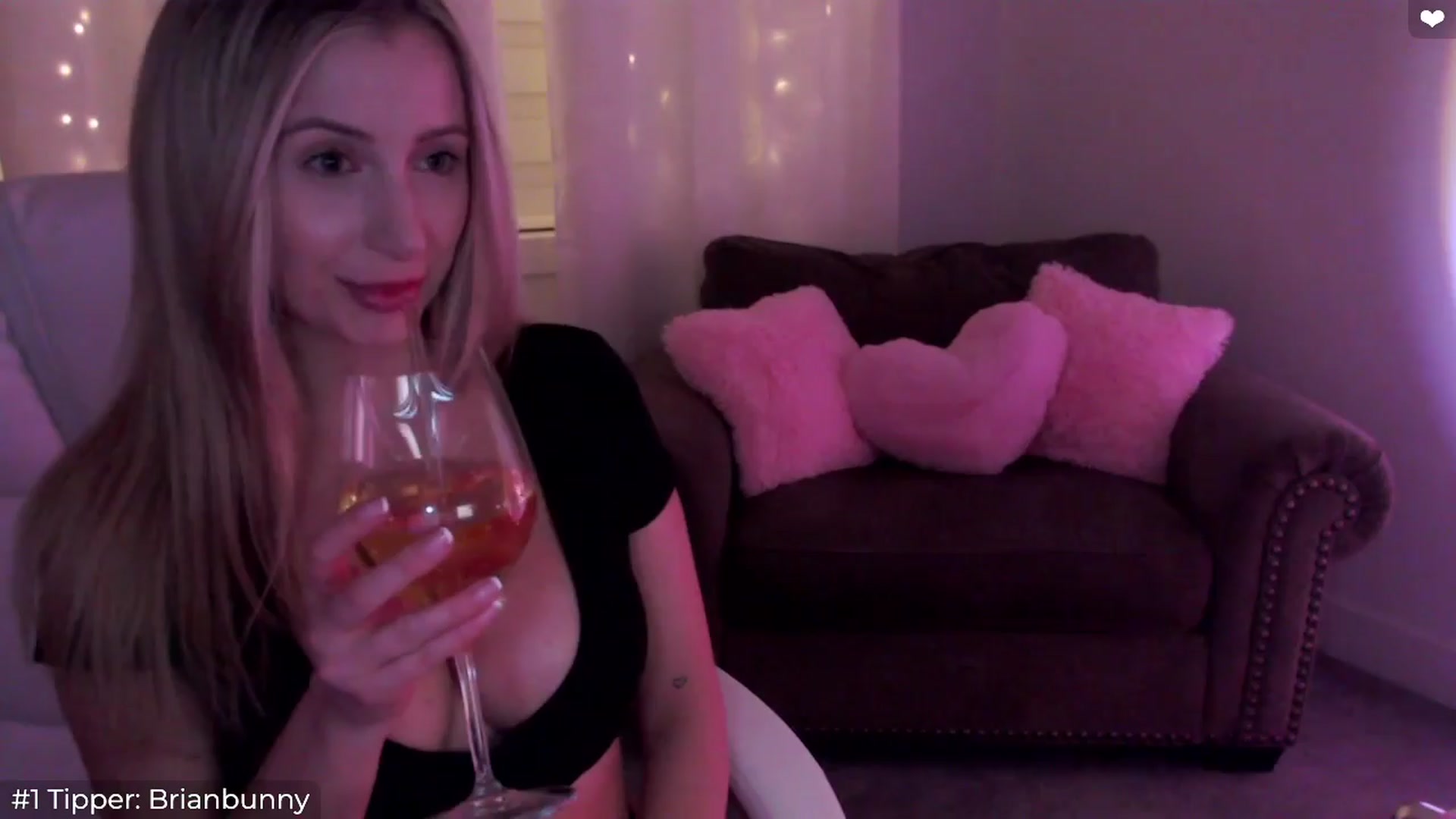 Gallery image thumbnail from Sofiabunny_xx's myfreecams stream on, 03/26/2024, 05:26 image 7 of 20