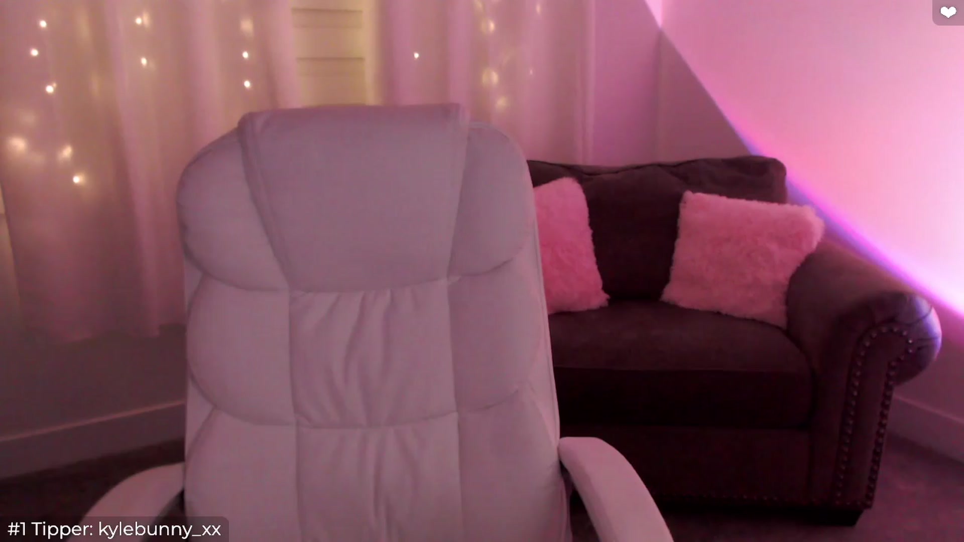 Gallery image thumbnail from Sofiabunny_xx's myfreecams stream on, 04/14/2024, 05:03 image 5 of 20