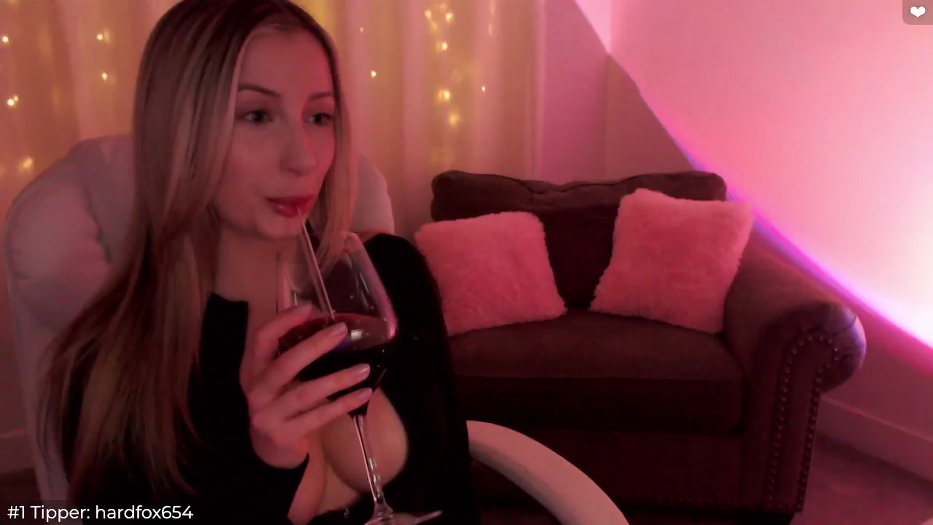 Gallery image thumbnail from Sofiabunny_xx's myfreecams stream on, 04/17/2024, 04:50 image 14 of 20