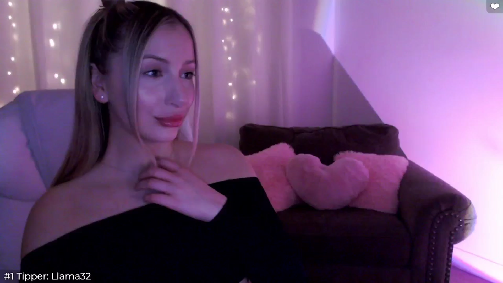 Gallery image thumbnail from Sofiabunny_xx's myfreecams stream on, 04/27/2024, 04:41 image 10 of 20