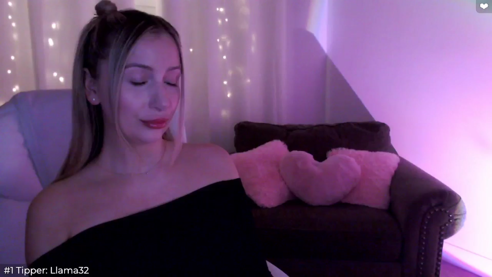 Gallery image thumbnail from Sofiabunny_xx's myfreecams stream on, 04/27/2024, 04:41 image 1 of 20