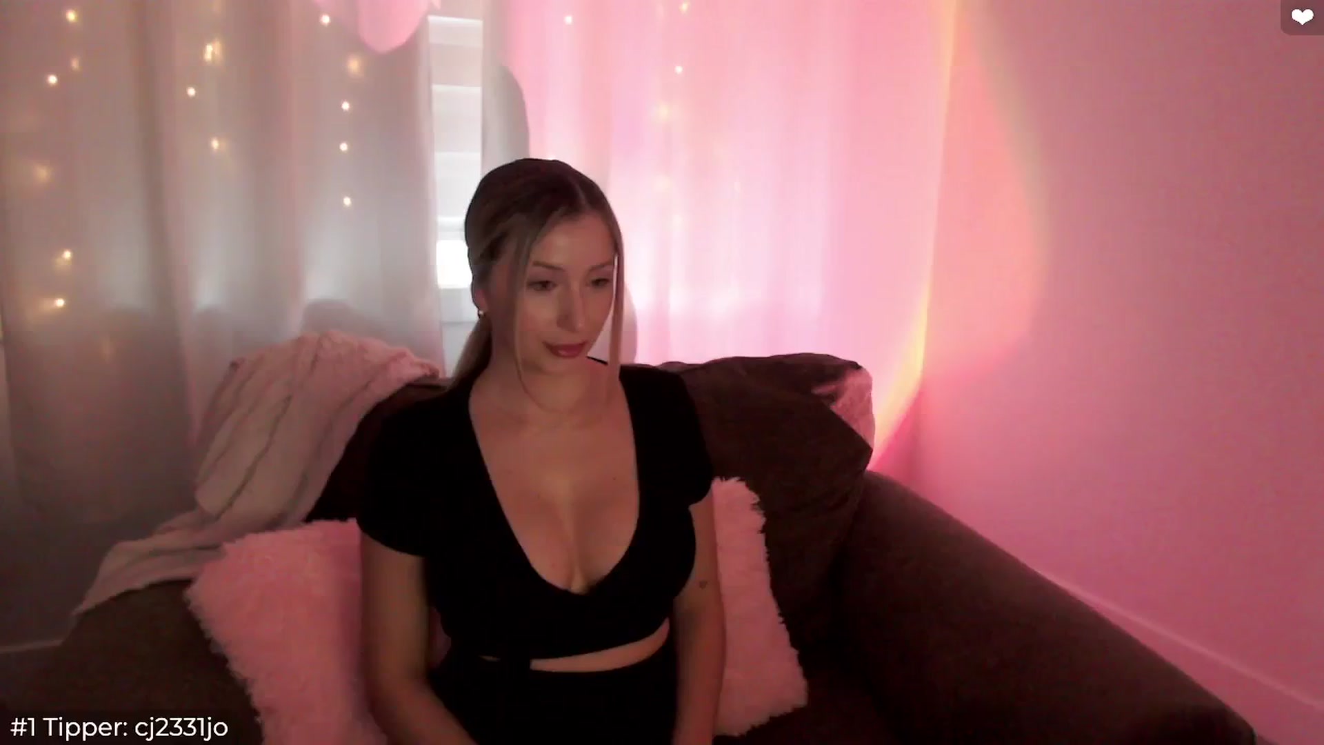 Gallery image thumbnail from Sofiabunny_xx's myfreecams stream on, 05/19/2024, 04:06 image 1 of 20