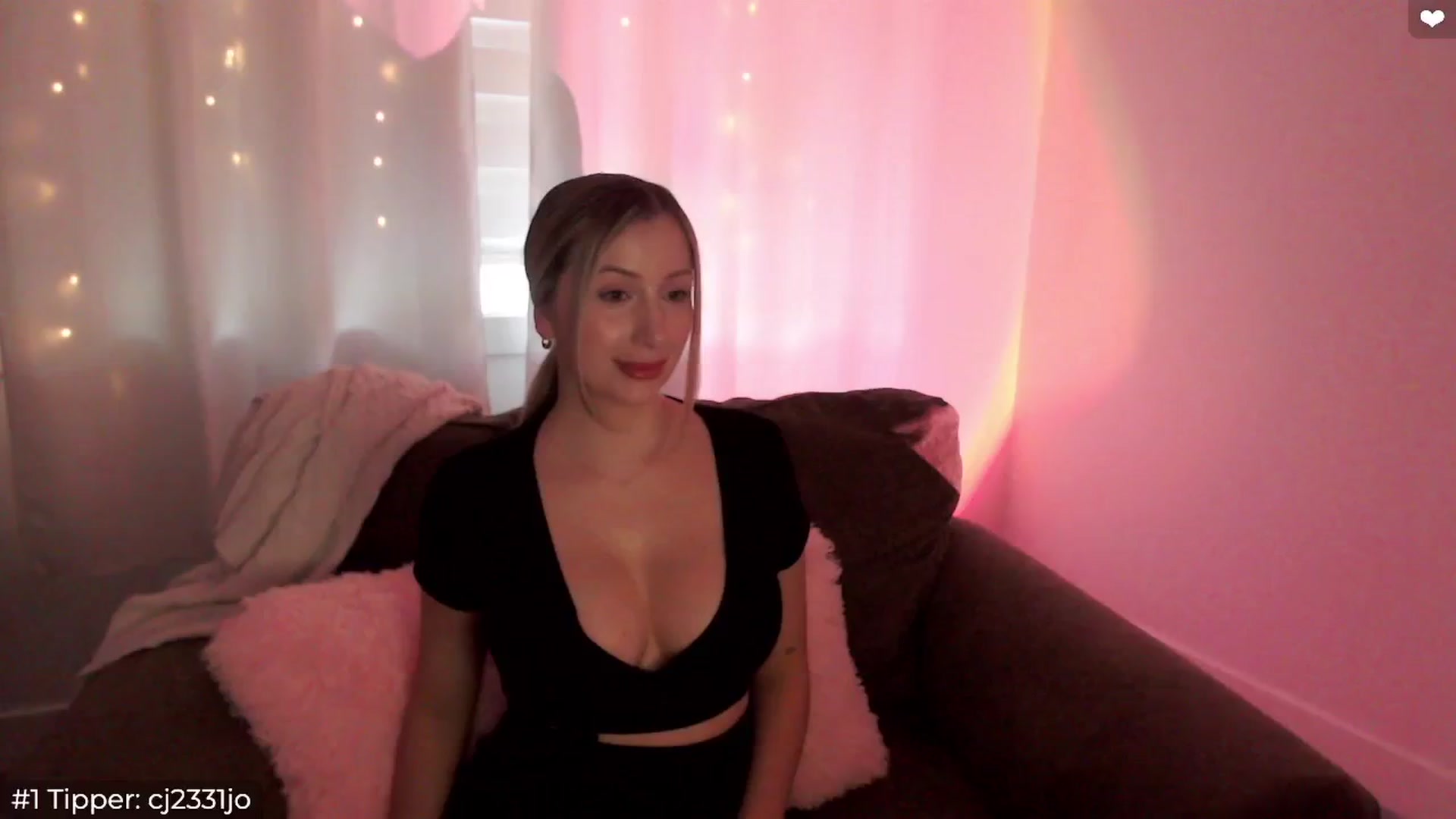 Gallery image thumbnail from Sofiabunny_xx's myfreecams stream on, 05/19/2024, 04:06 image 2 of 20