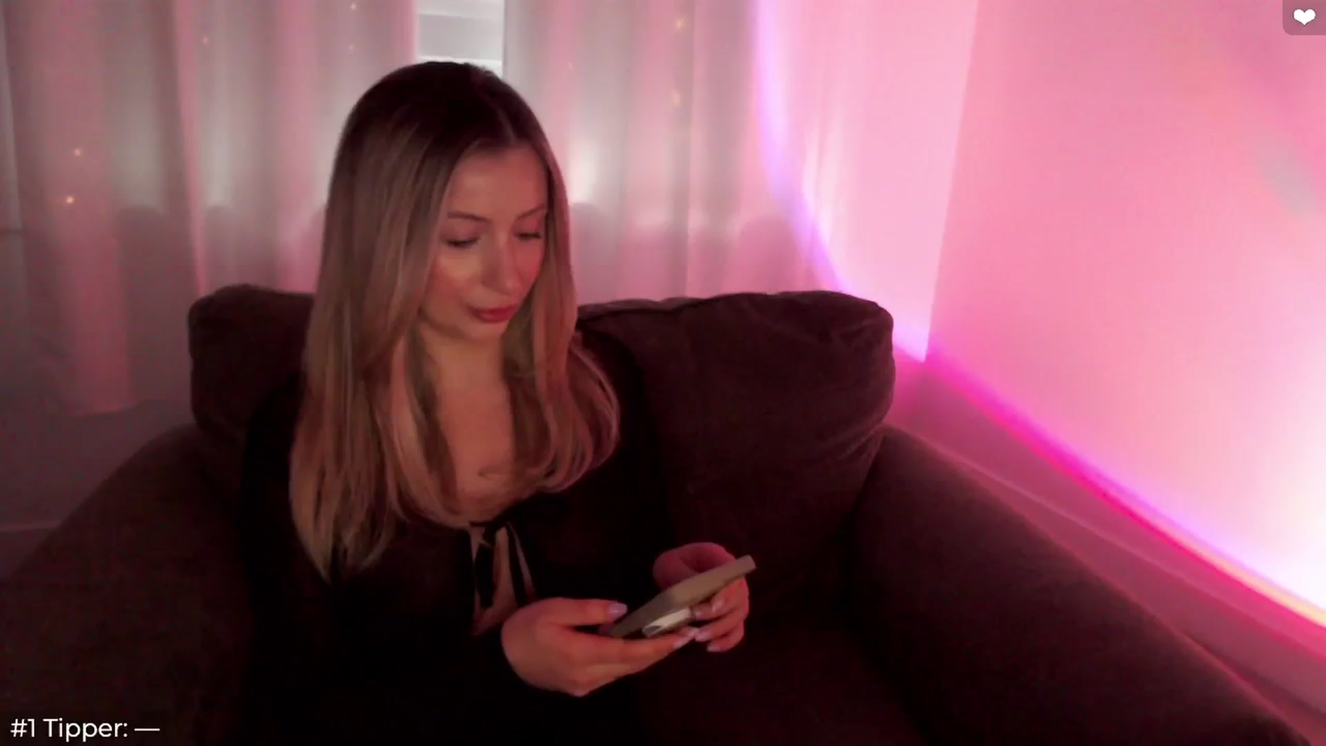 Gallery image thumbnail from Sofiabunny_xx's myfreecams stream on, 06/04/2024, 03:10 image 12 of 20