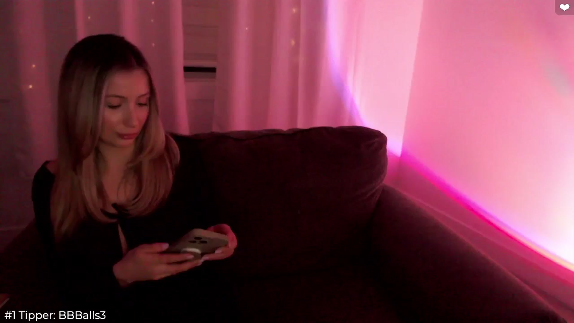 Gallery image thumbnail from Sofiabunny_xx's myfreecams stream on, 06/04/2024, 06:35 image 4 of 20