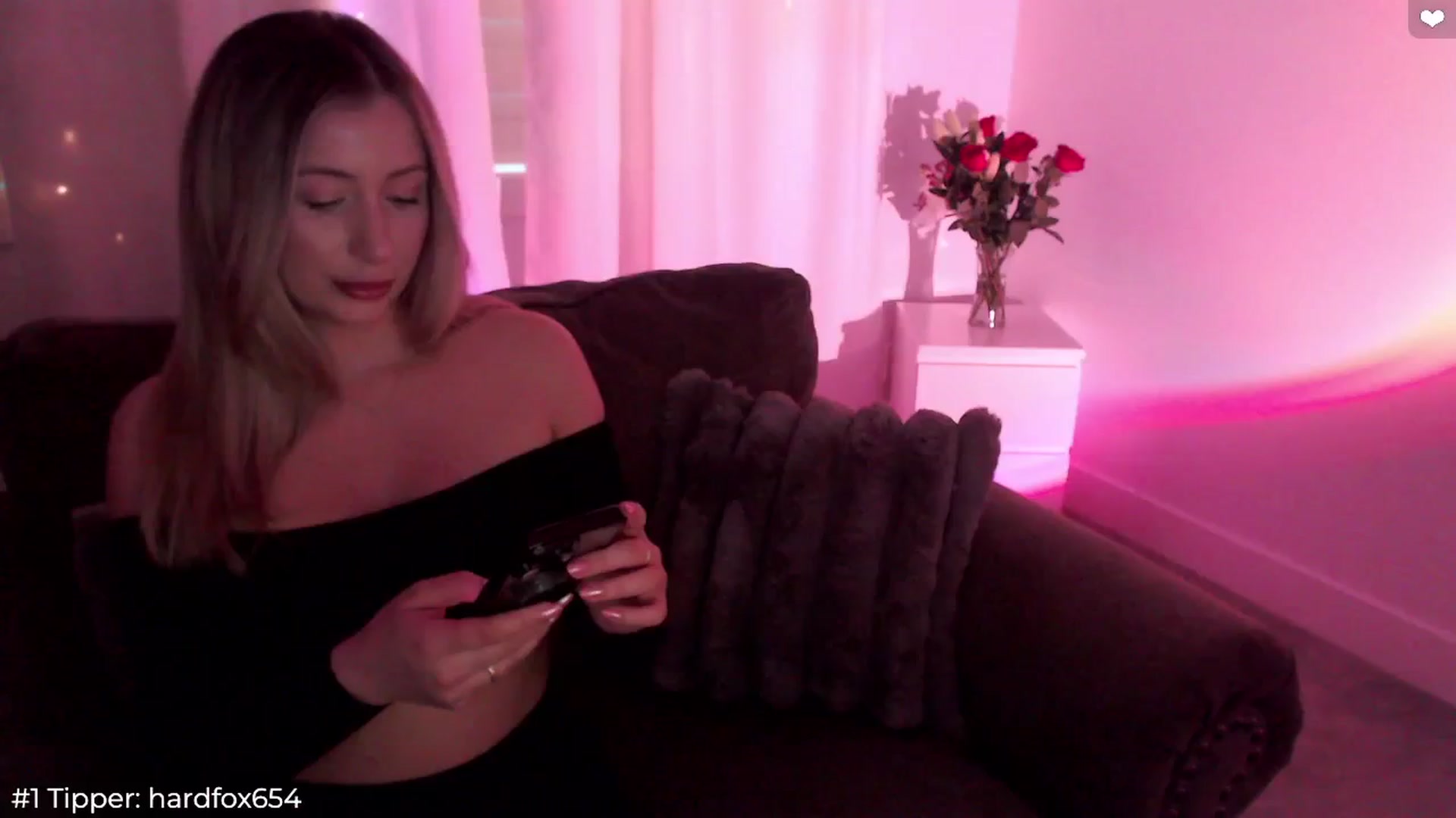 Gallery image thumbnail from Sofiabunny_xx's myfreecams stream on, 06/30/2024, 04:13 image 16 of 20