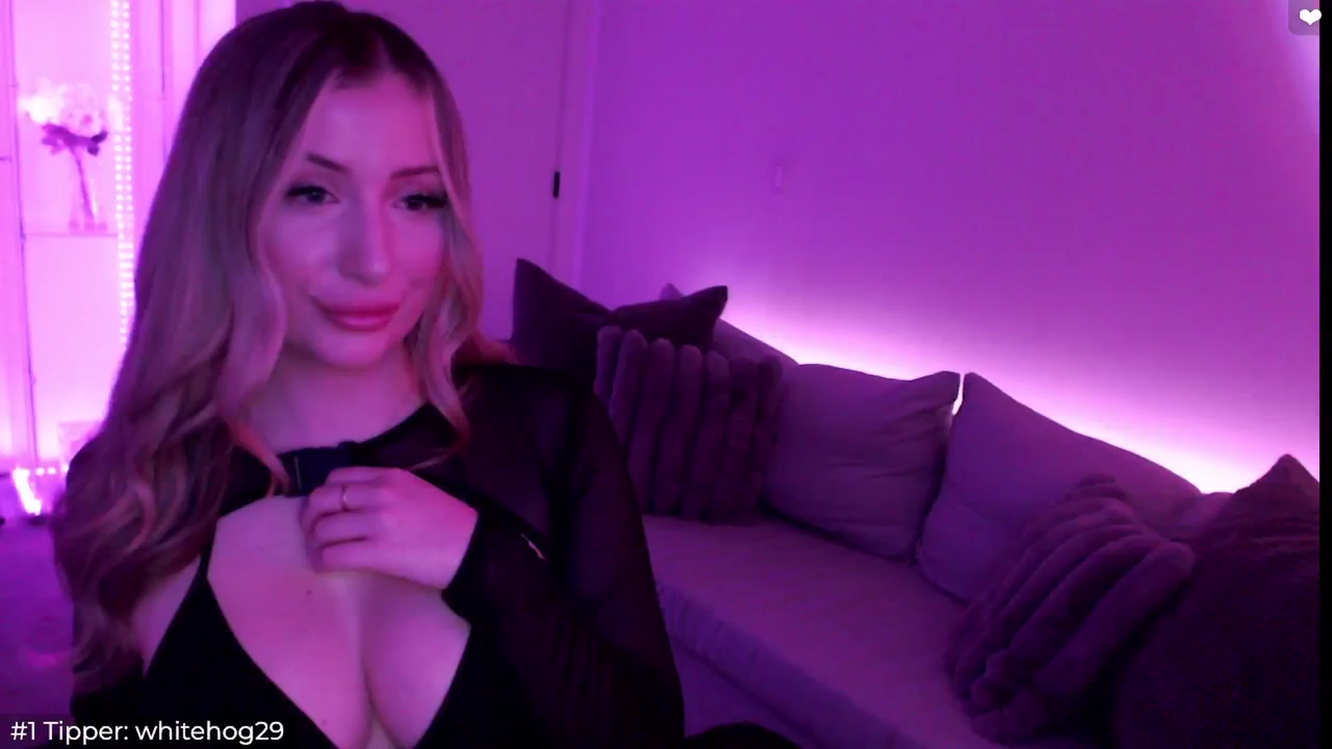 Gallery image thumbnail from Sofiabunny_xx's myfreecams stream on, 11/15/2024, 04:11 image 14 of 20