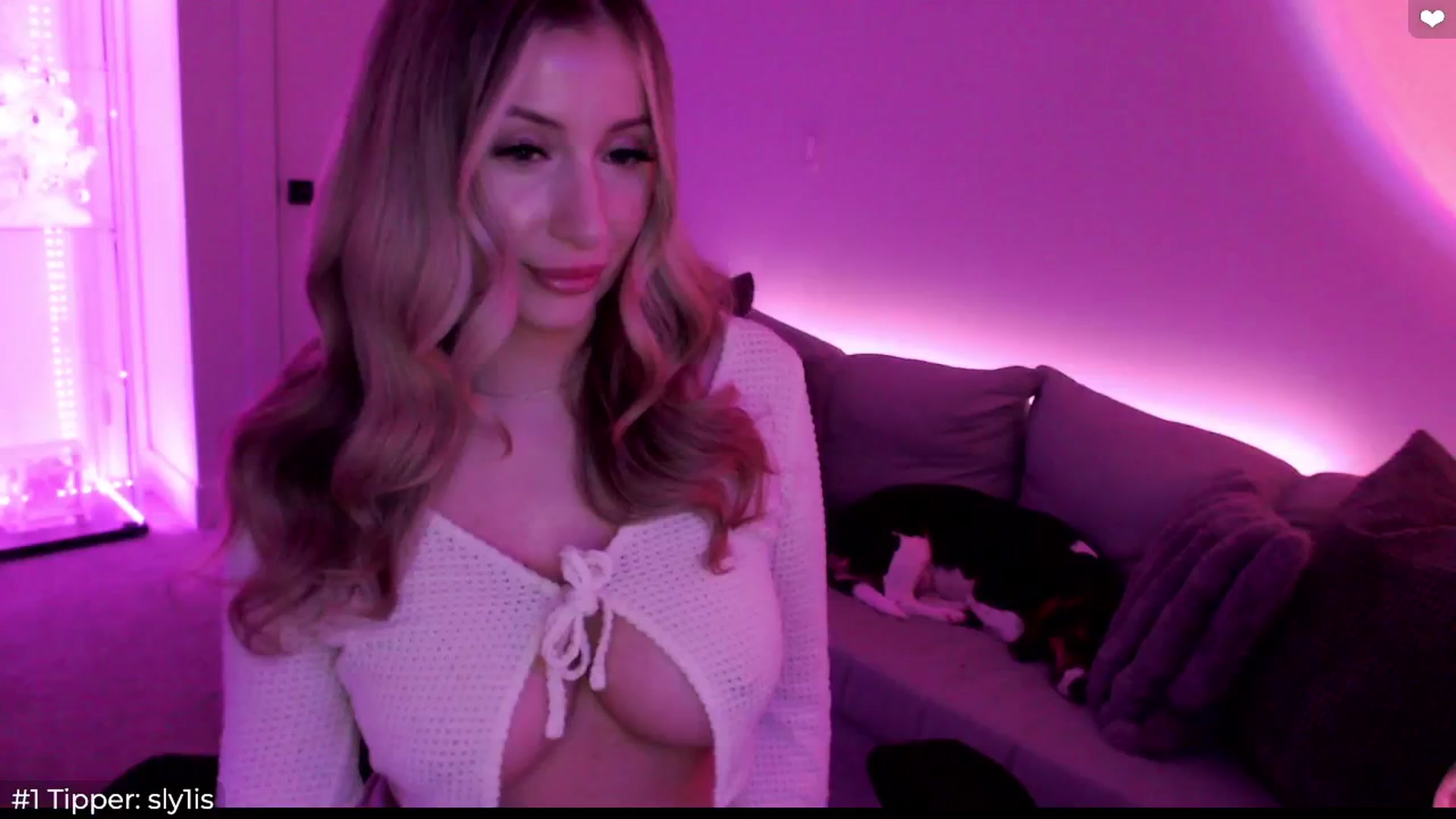 Gallery image thumbnail from Sofiabunny_xx's myfreecams stream on, 11/29/2024, 03:47 image 11 of 20