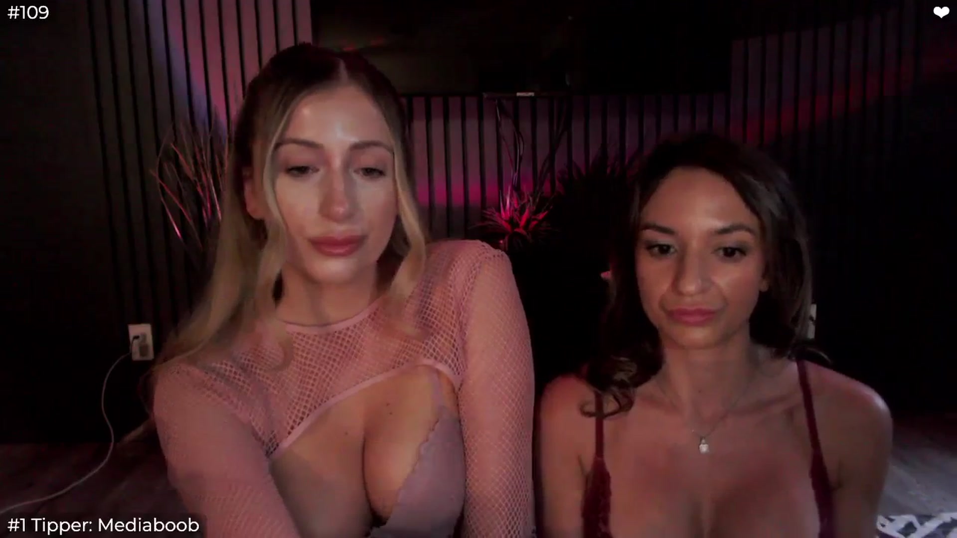 Gallery image thumbnail from Sofiabunny_xx's myfreecams stream on, 06/08/2025, 04:53 image 10 of 20