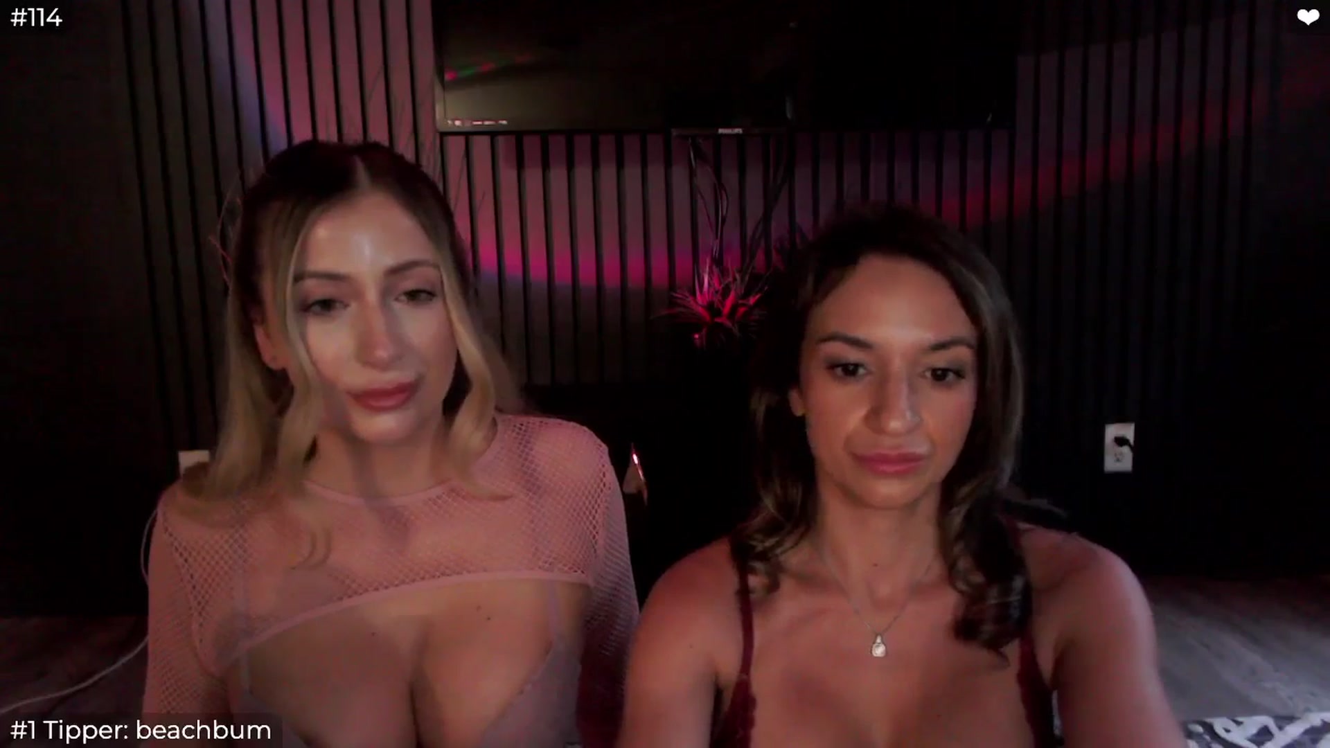Gallery image thumbnail from Sofiabunny_xx's myfreecams stream on, 06/08/2025, 04:53 image 6 of 20