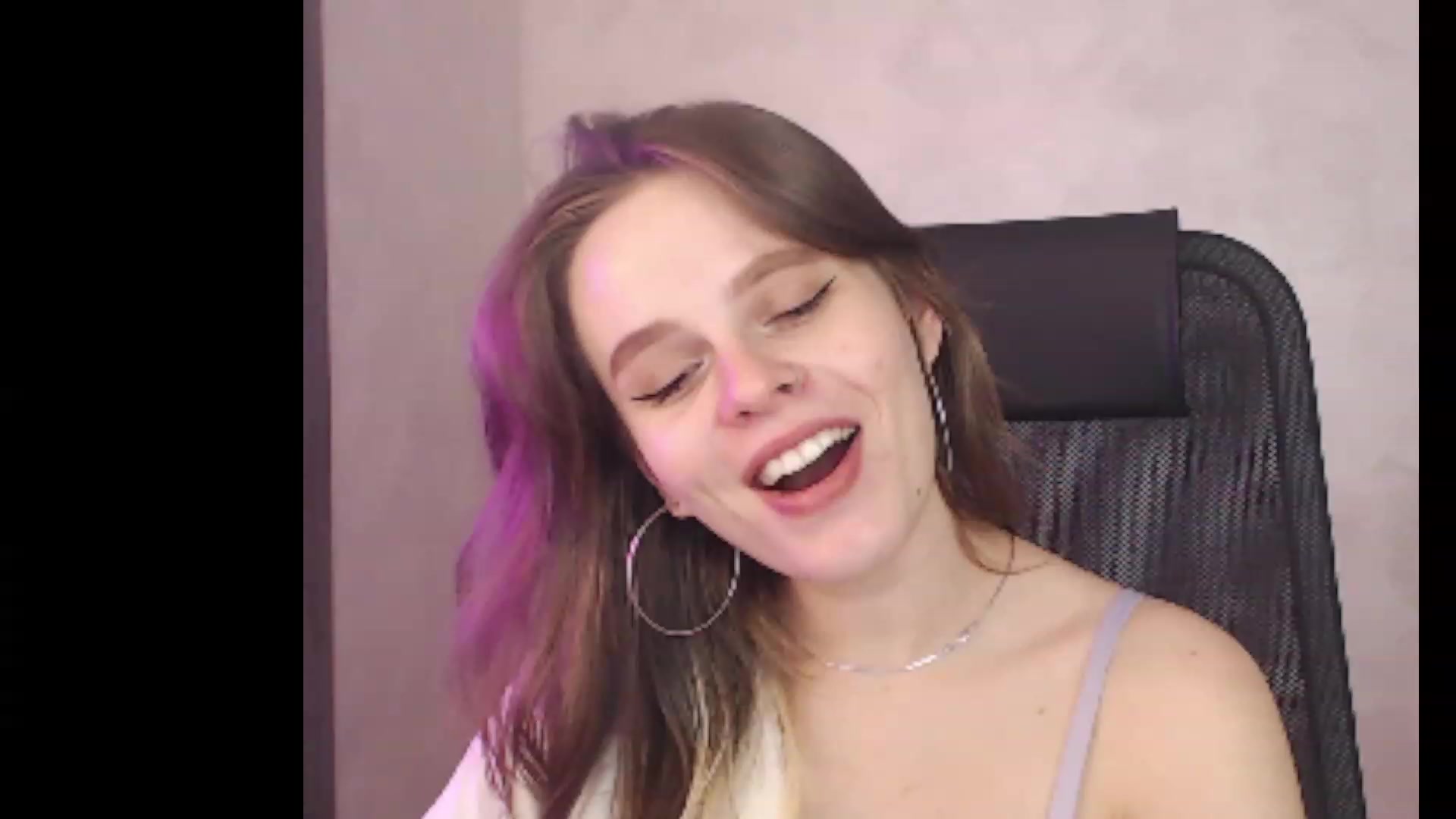 Gallery image thumbnail from Sofiafantasy's myfreecams stream on, 02/13/2023, 15:07 image 19 of 20