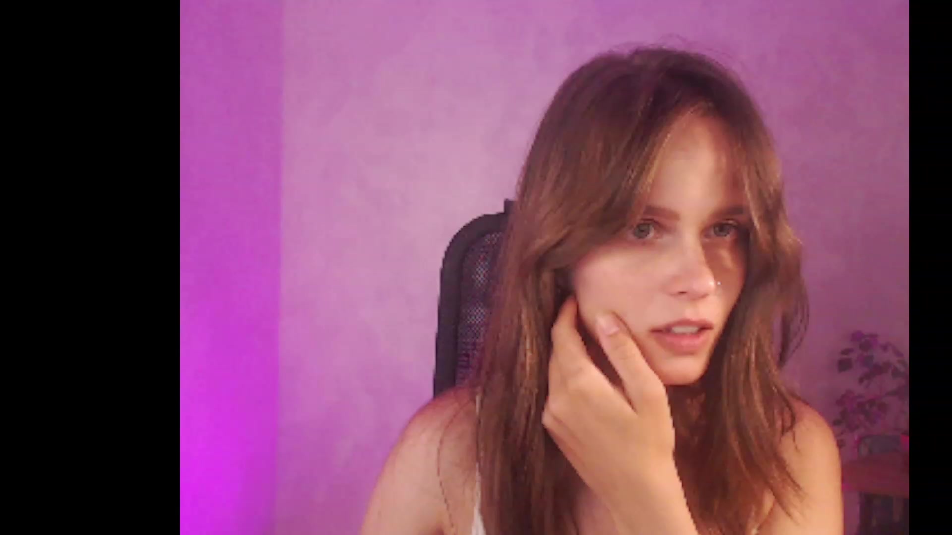 Gallery image thumbnail from Sofiafantasy's myfreecams stream on, 08/04/2023, 18:08 image 12 of 20