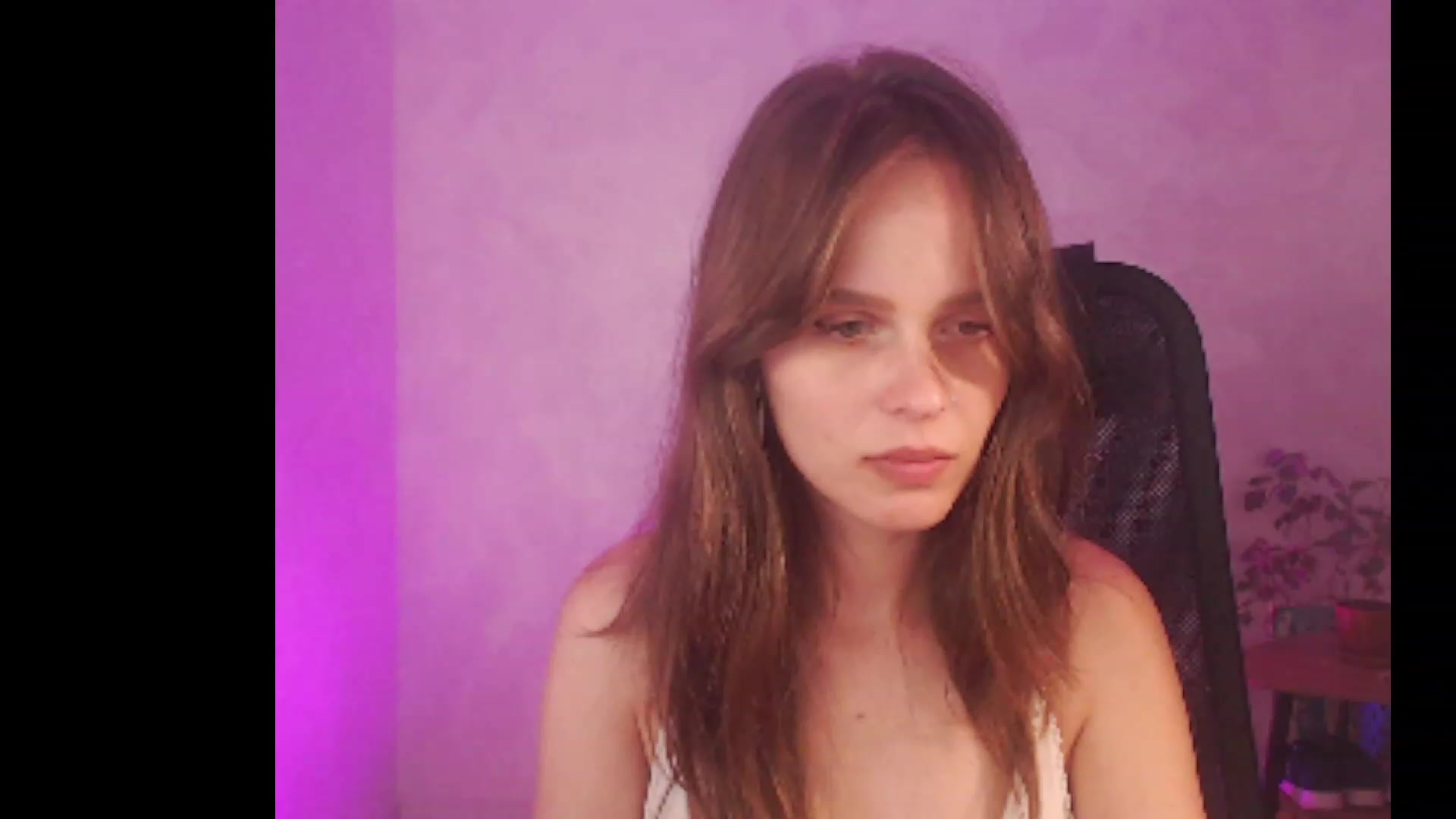 Gallery image thumbnail from Sofiafantasy's myfreecams stream on, 08/04/2023, 18:08 image 20 of 20