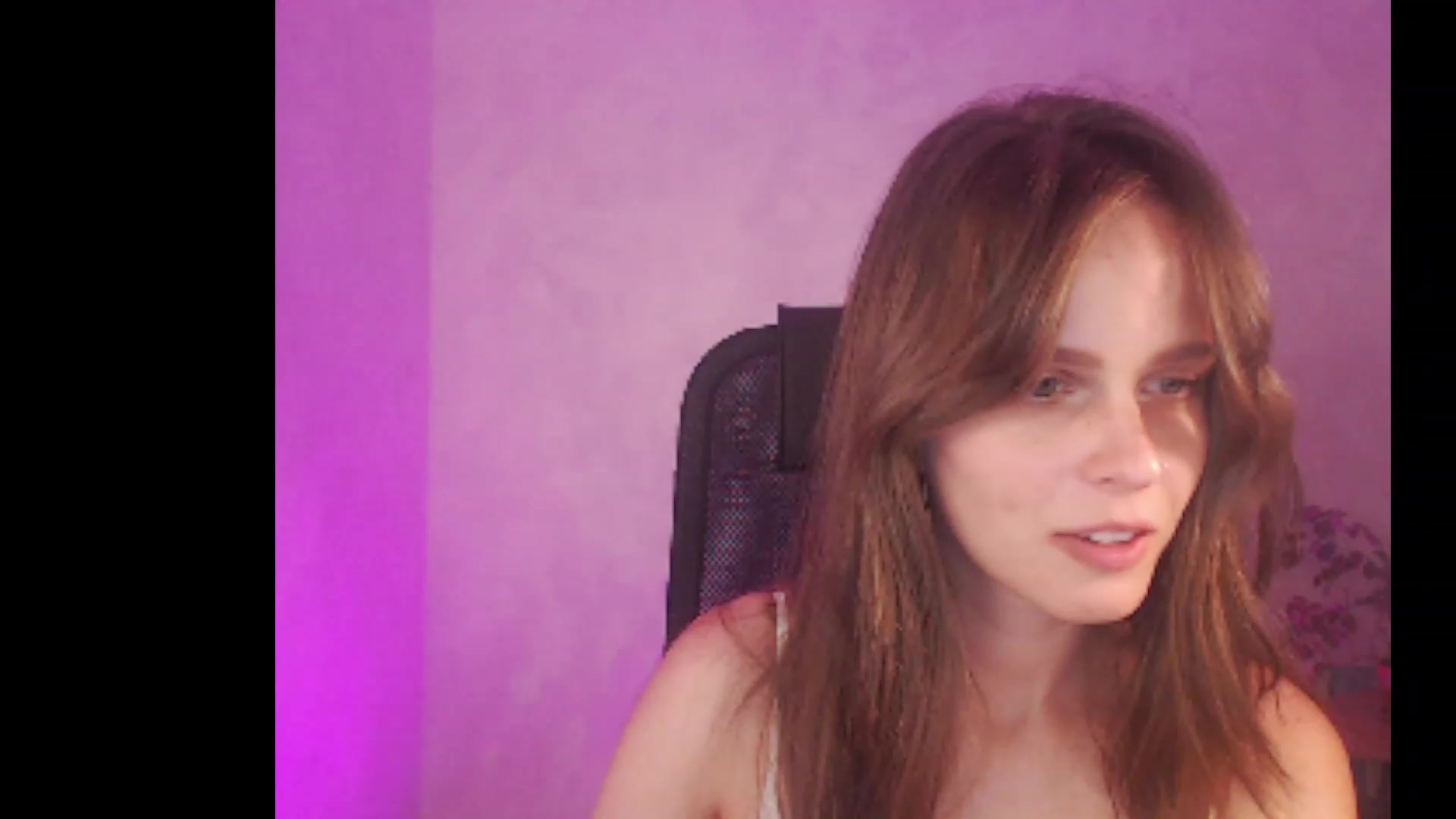 Gallery image thumbnail from Sofiafantasy's myfreecams stream on, 08/04/2023, 18:08 image 17 of 20