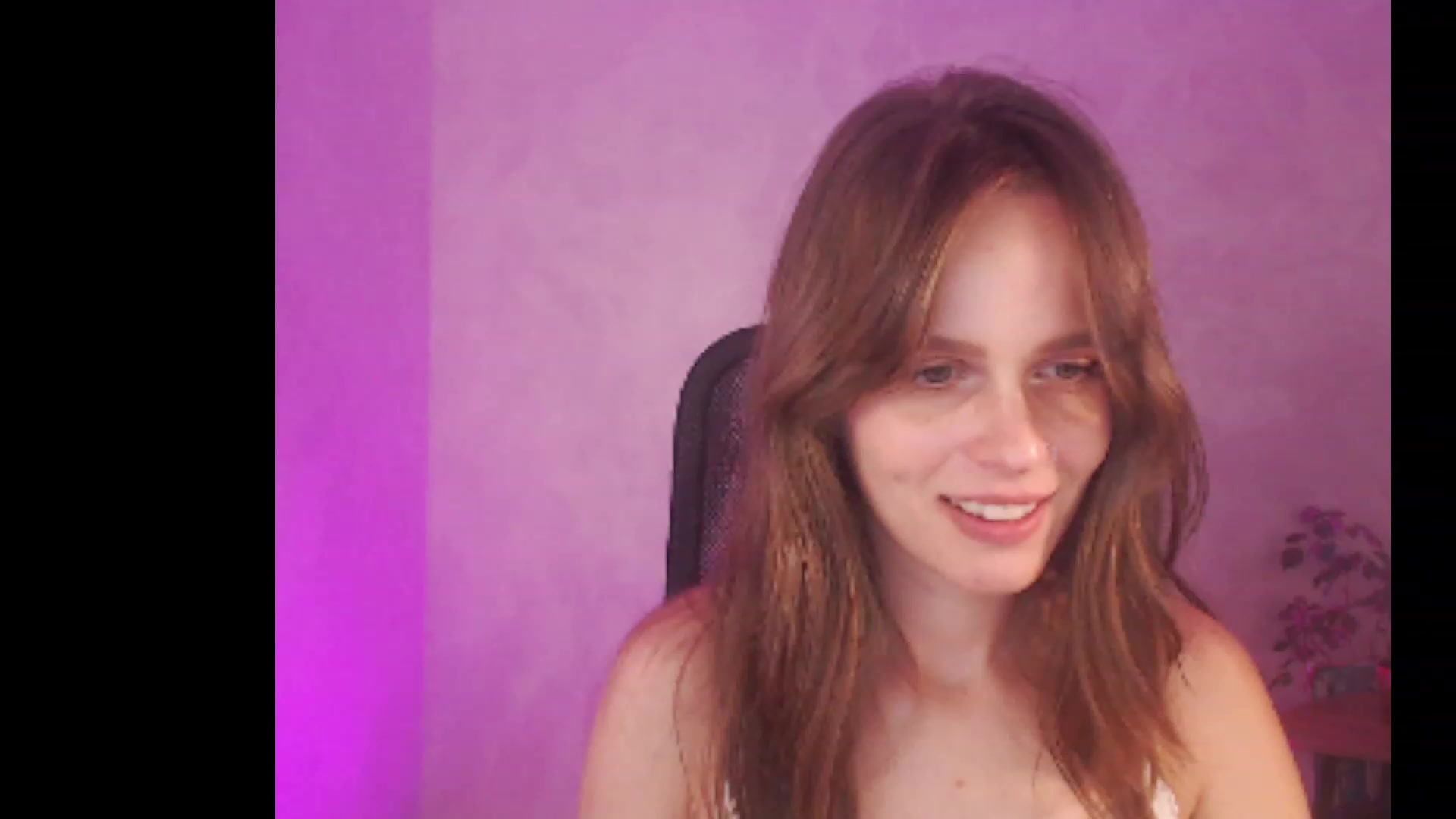 Gallery image thumbnail from Sofiafantasy's myfreecams stream on, 08/04/2023, 18:08 image 13 of 20