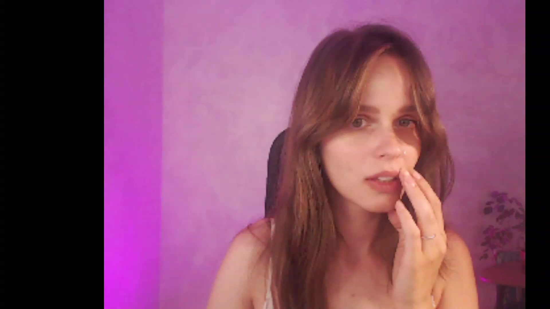 Gallery image thumbnail from Sofiafantasy's myfreecams stream on, 08/04/2023, 18:08 image 18 of 20