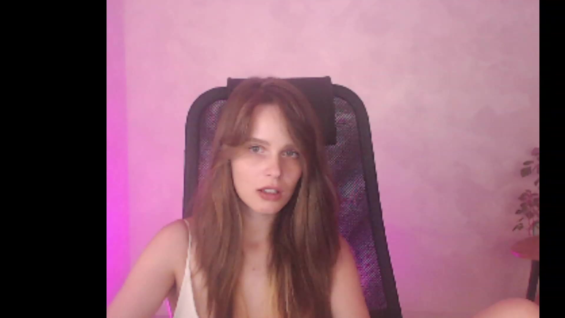 Gallery image thumbnail from Sofiafantasy's myfreecams stream on, 08/05/2023, 20:01 image 13 of 20