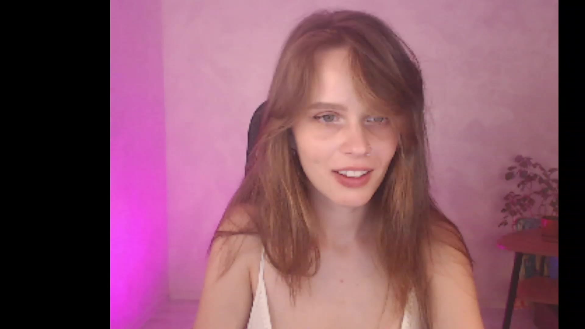 Gallery image thumbnail from Sofiafantasy's myfreecams stream on, 08/05/2023, 20:01 image 6 of 20