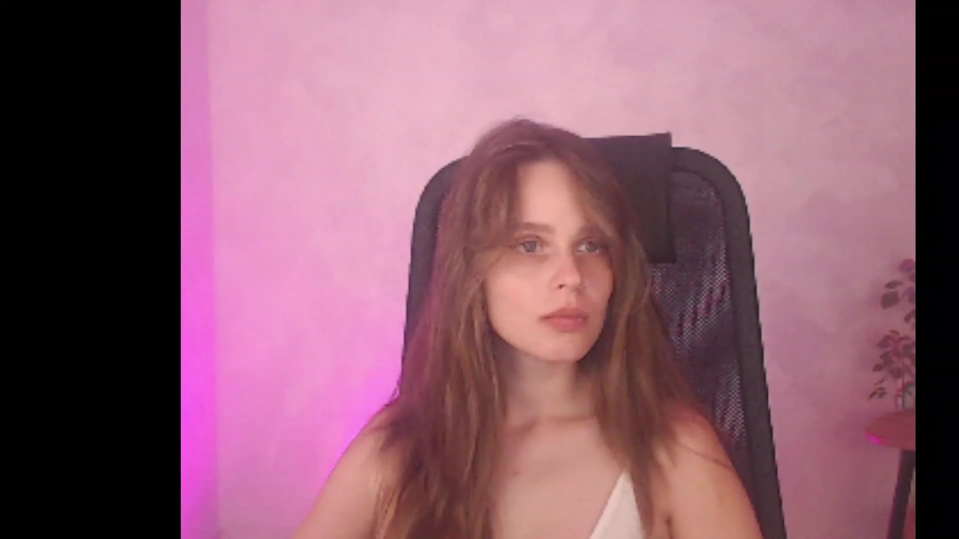 Gallery image thumbnail from Sofiafantasy's myfreecams stream on, 08/05/2023, 20:01 image 17 of 20