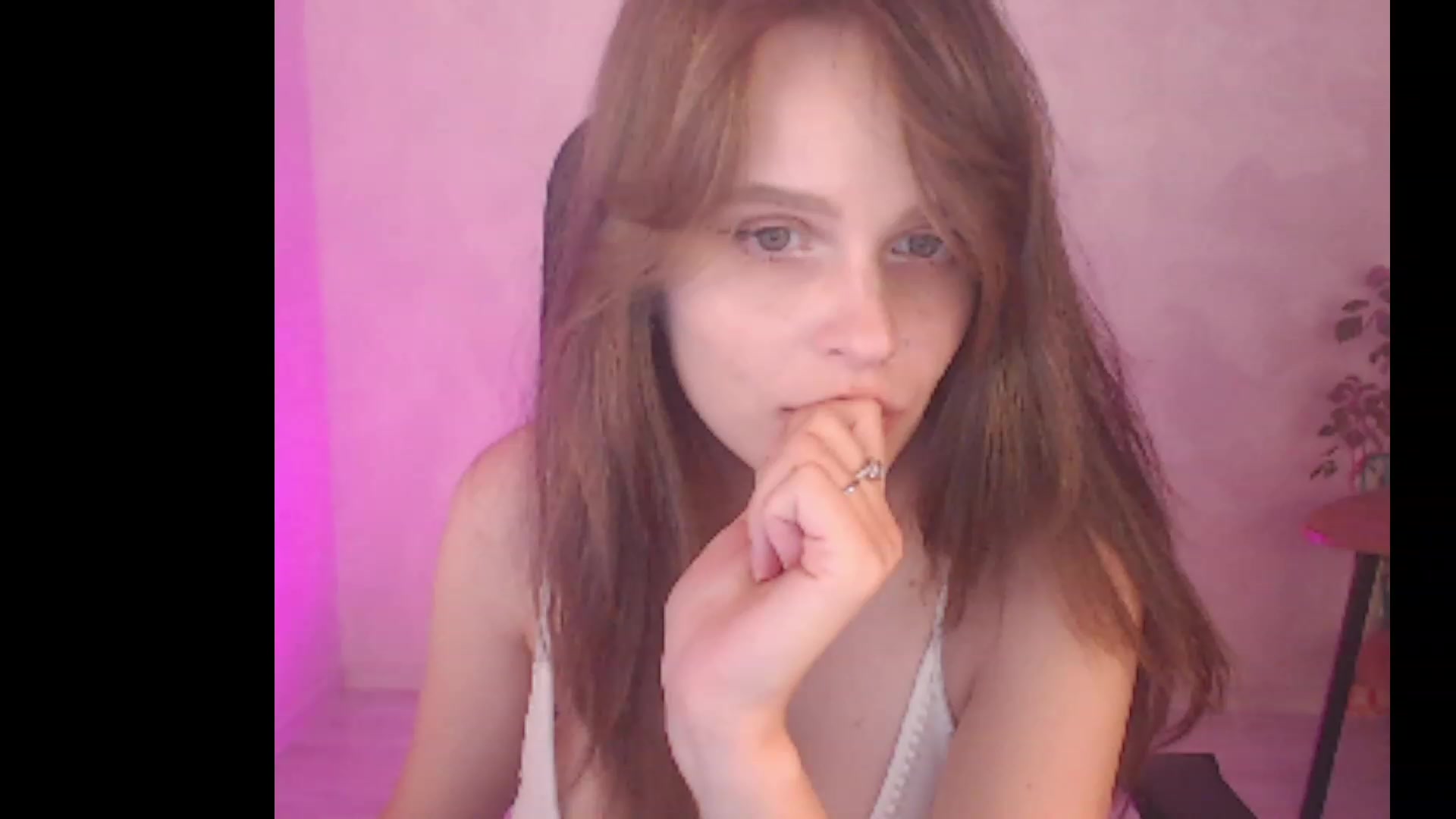 Gallery image thumbnail from Sofiafantasy's myfreecams stream on, 08/05/2023, 20:01 image 16 of 20