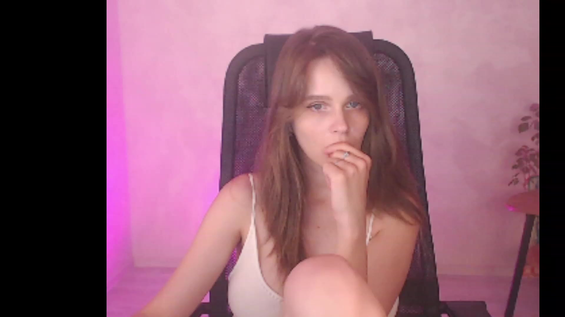 Gallery image thumbnail from Sofiafantasy's myfreecams stream on, 08/05/2023, 20:01 image 15 of 20