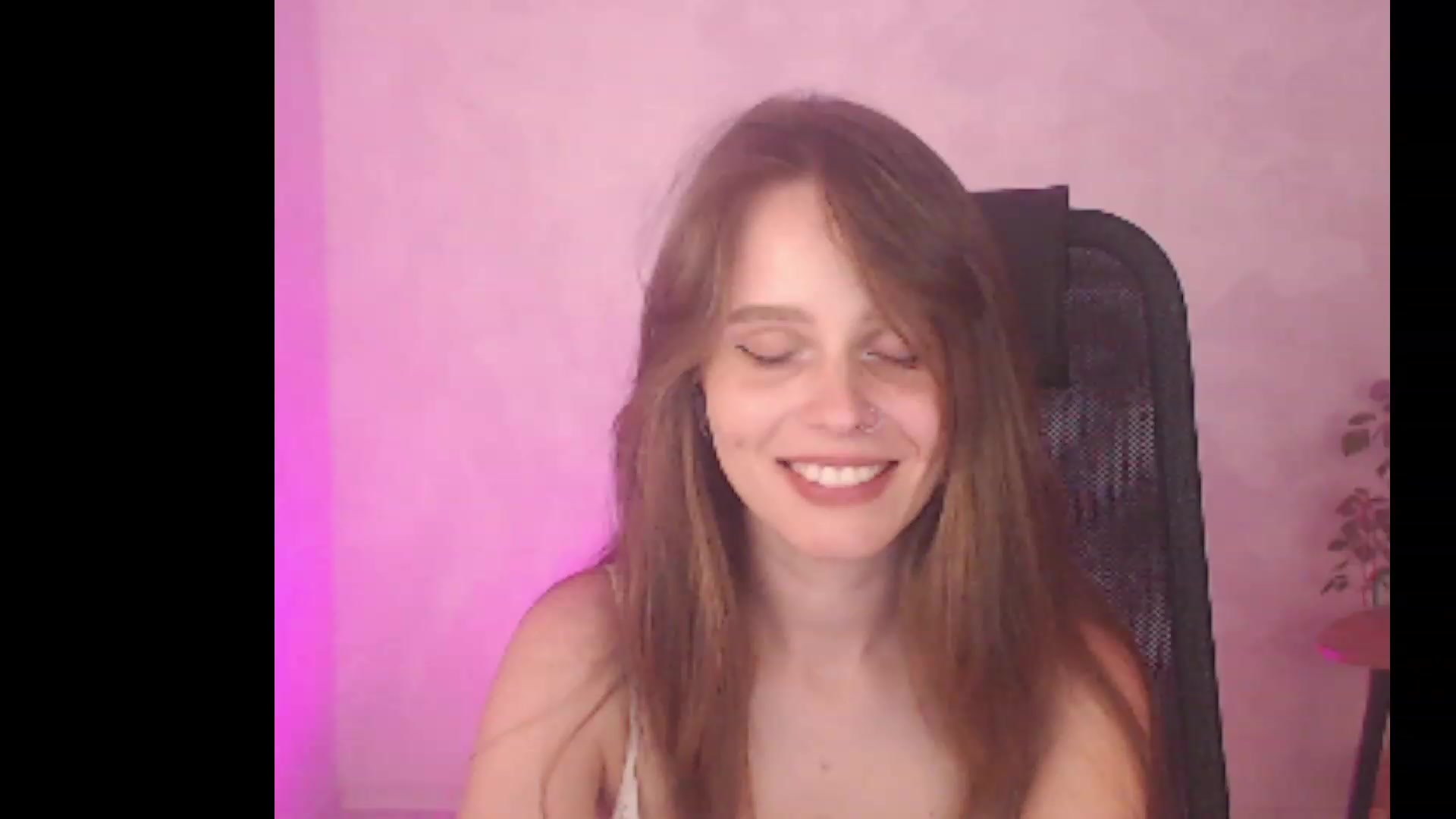 Gallery image thumbnail from Sofiafantasy's myfreecams stream on, 08/05/2023, 20:01 image 9 of 20