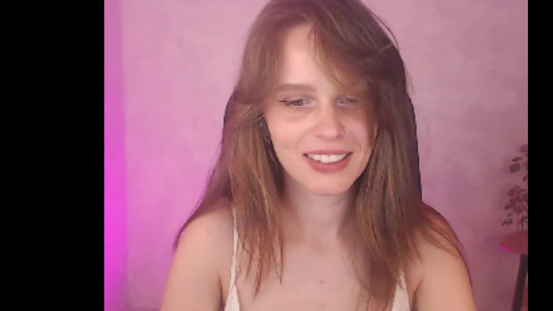 Gallery image thumbnail from Sofiafantasy's myfreecams stream on, 08/05/2023, 20:01 image 5 of 20