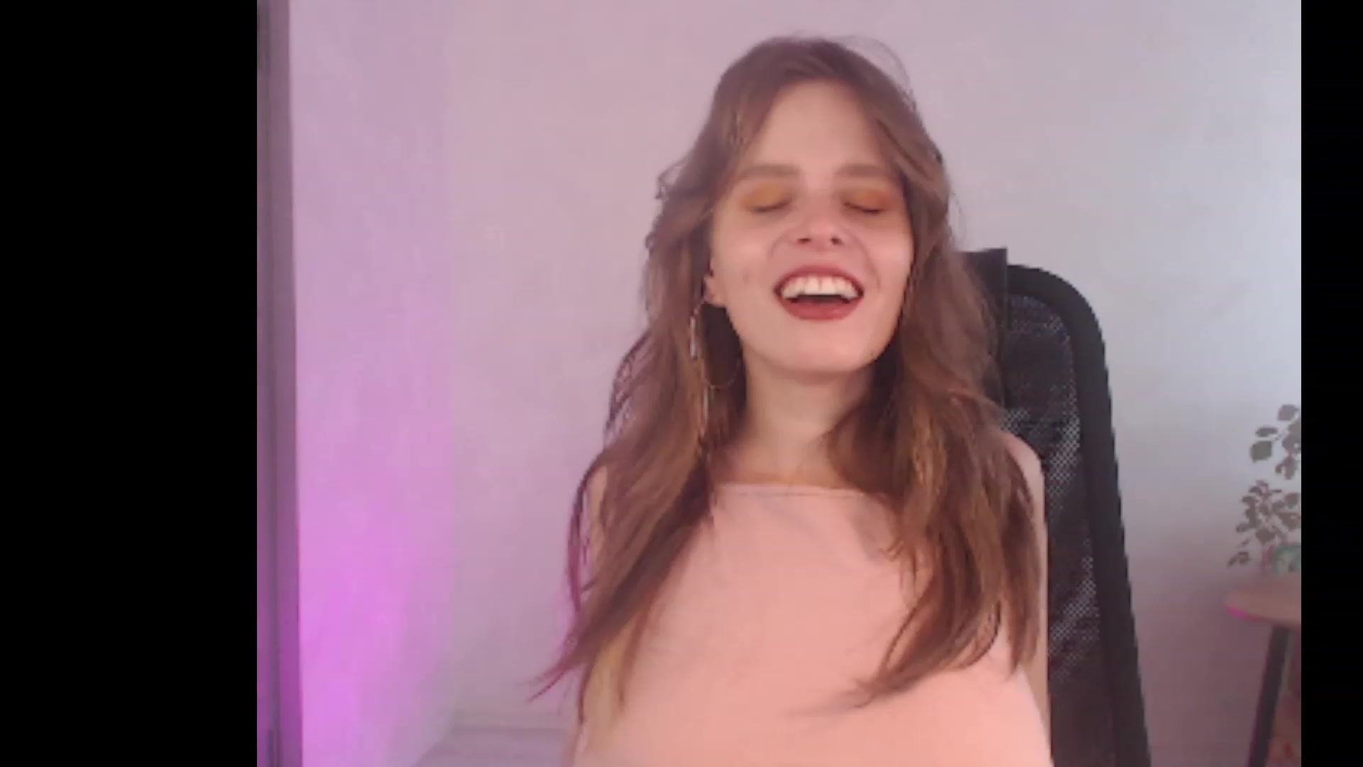 Gallery image thumbnail from Sofiafantasy's myfreecams stream on, 08/11/2023, 10:17 image 10 of 20