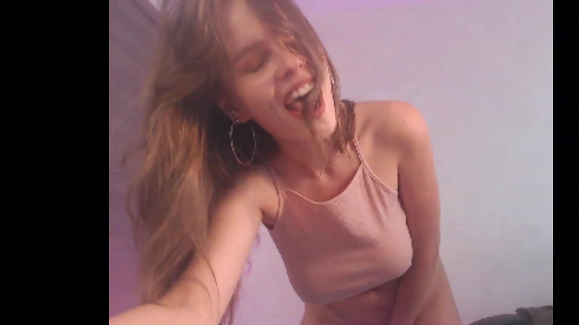 Gallery image thumbnail from Sofiafantasy's myfreecams stream on, 08/11/2023, 10:17 image 15 of 20