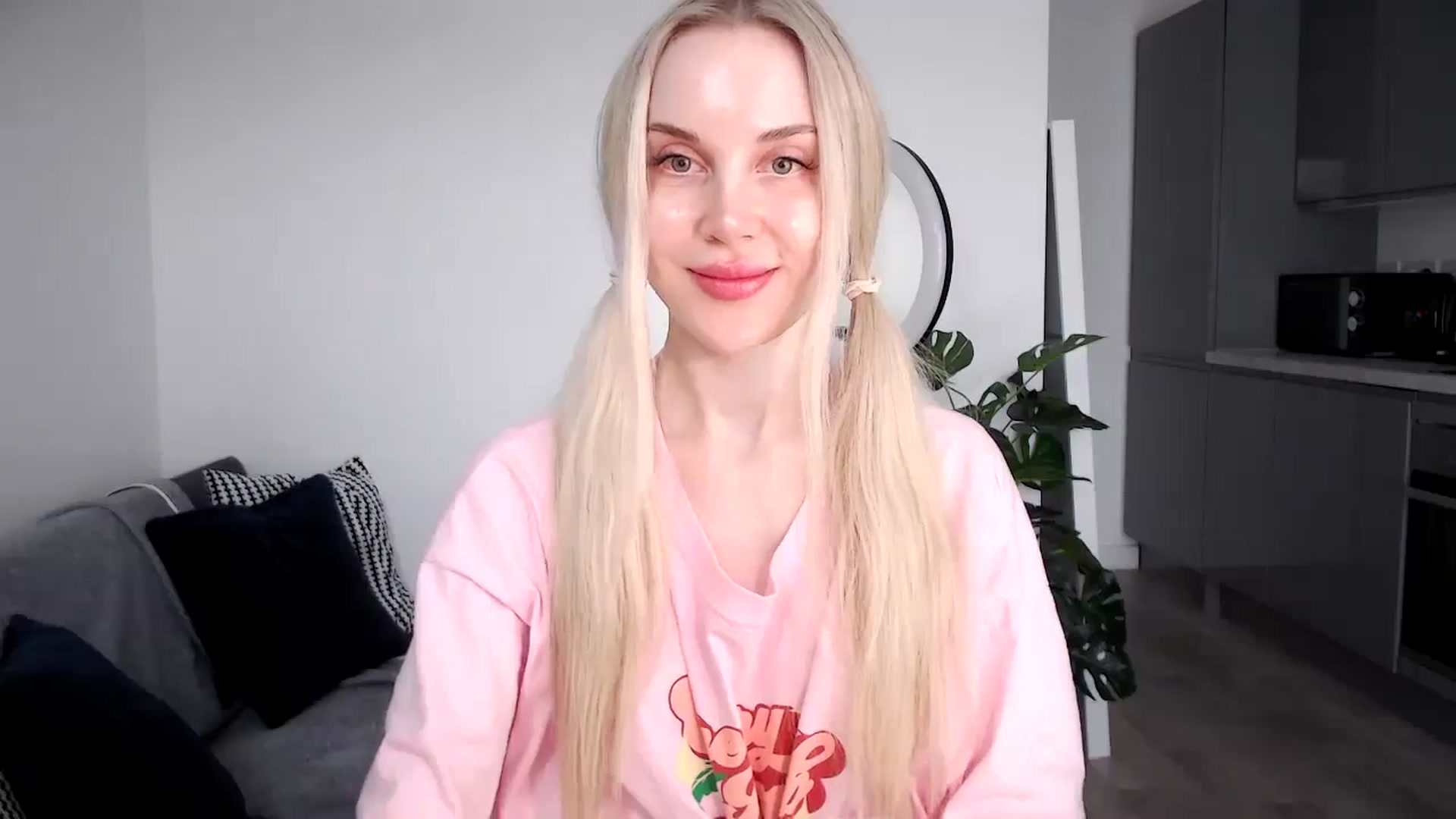 Gallery image thumbnail from SofieSkye's myfreecams stream on, 07/25/2024, 10:04 image 3 of 20