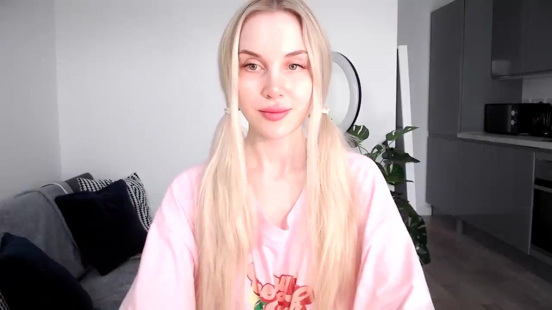 Gallery image thumbnail from SofieSkye's myfreecams stream on, 07/25/2024, 10:04 image 11 of 20