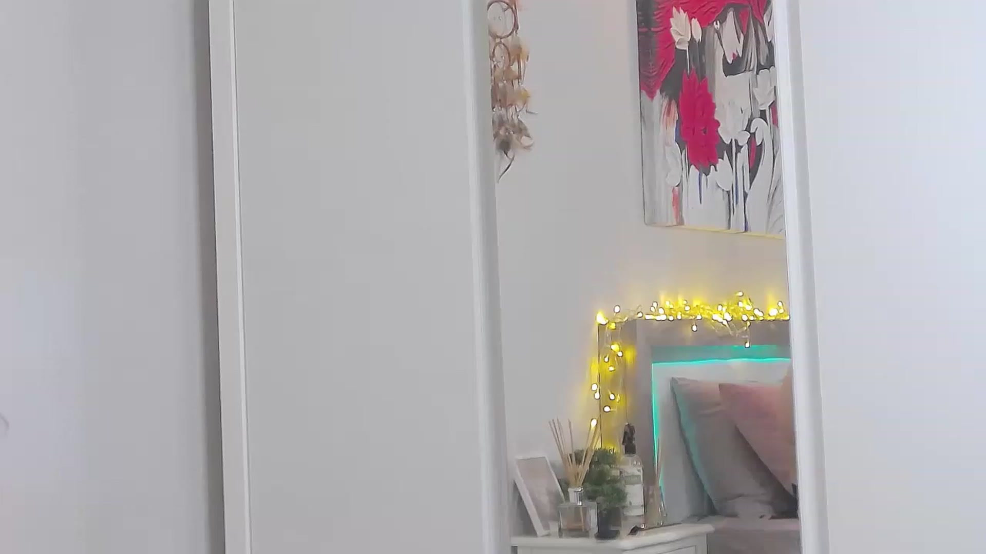 Gallery image thumbnail from Sofiewild's myfreecams stream on, 05/29/2023, 10:18 image 18 of 20