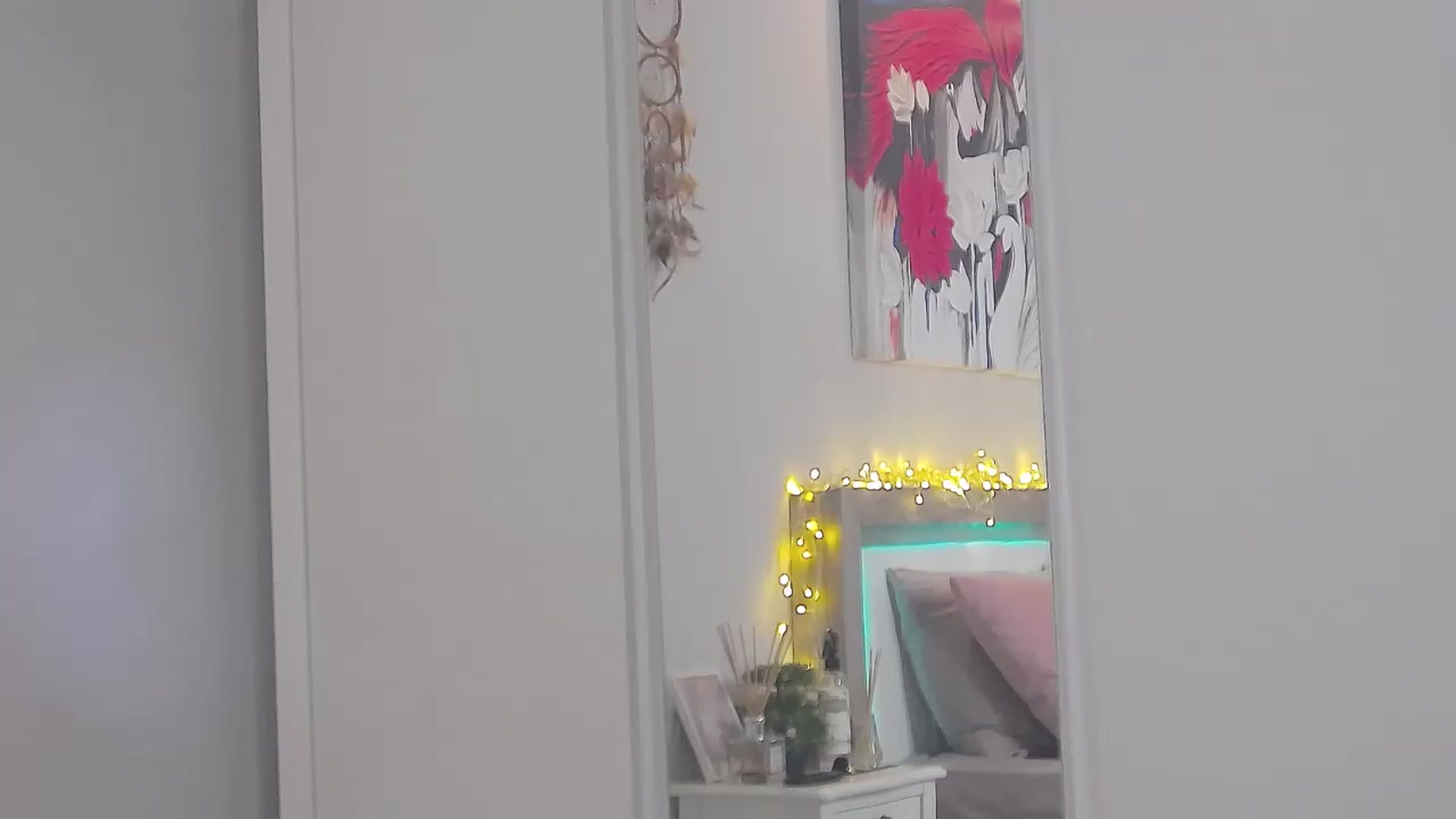 Gallery image thumbnail from Sofiewild's myfreecams stream on, 05/29/2023, 13:39 image 2 of 20