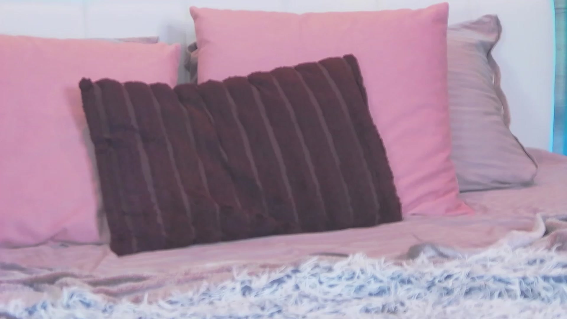 Gallery image thumbnail from Sofiewild's myfreecams stream on, 06/19/2023, 11:43 image 18 of 20