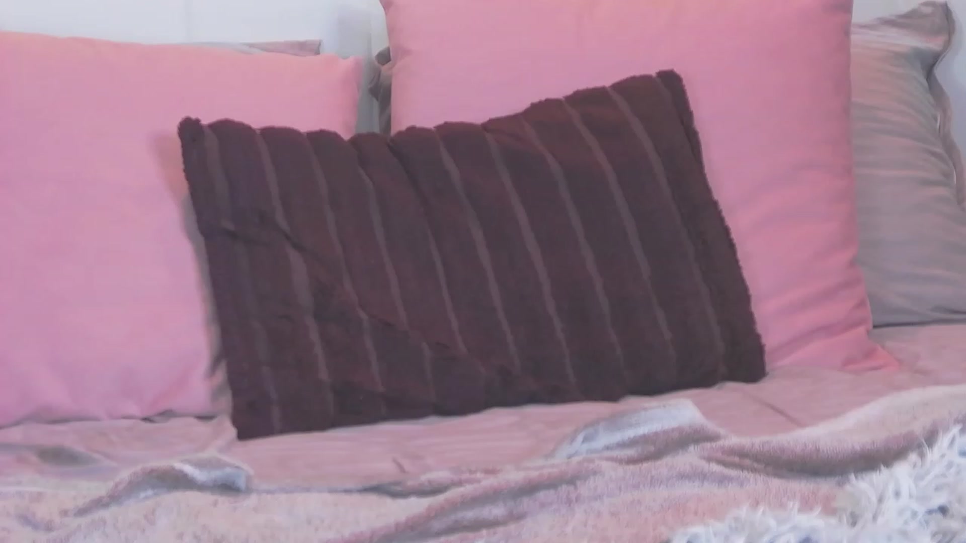 Gallery image thumbnail from Sofiewild's myfreecams stream on, 06/19/2023, 14:56 image 11 of 20