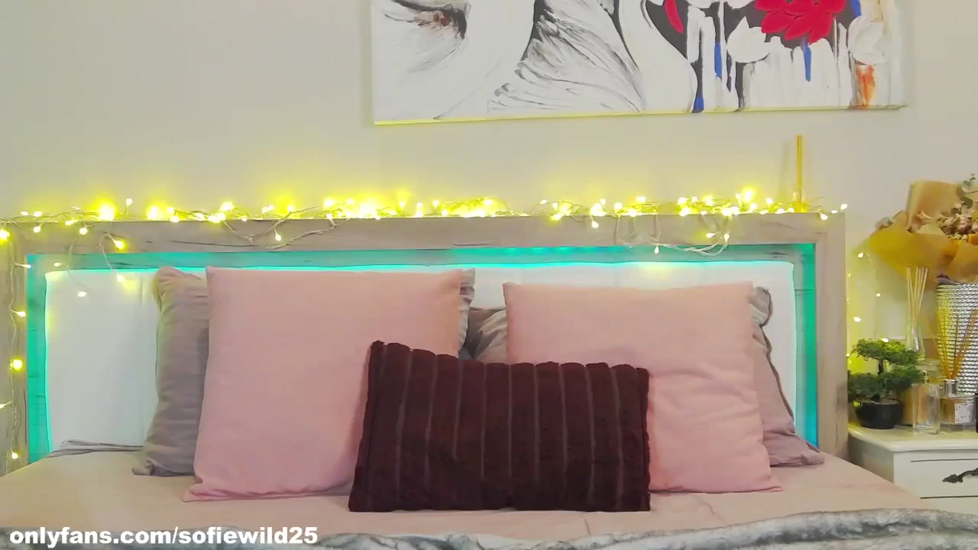 Gallery image thumbnail from Sofiewild's myfreecams stream on, 10/23/2023, 11:21 image 10 of 20