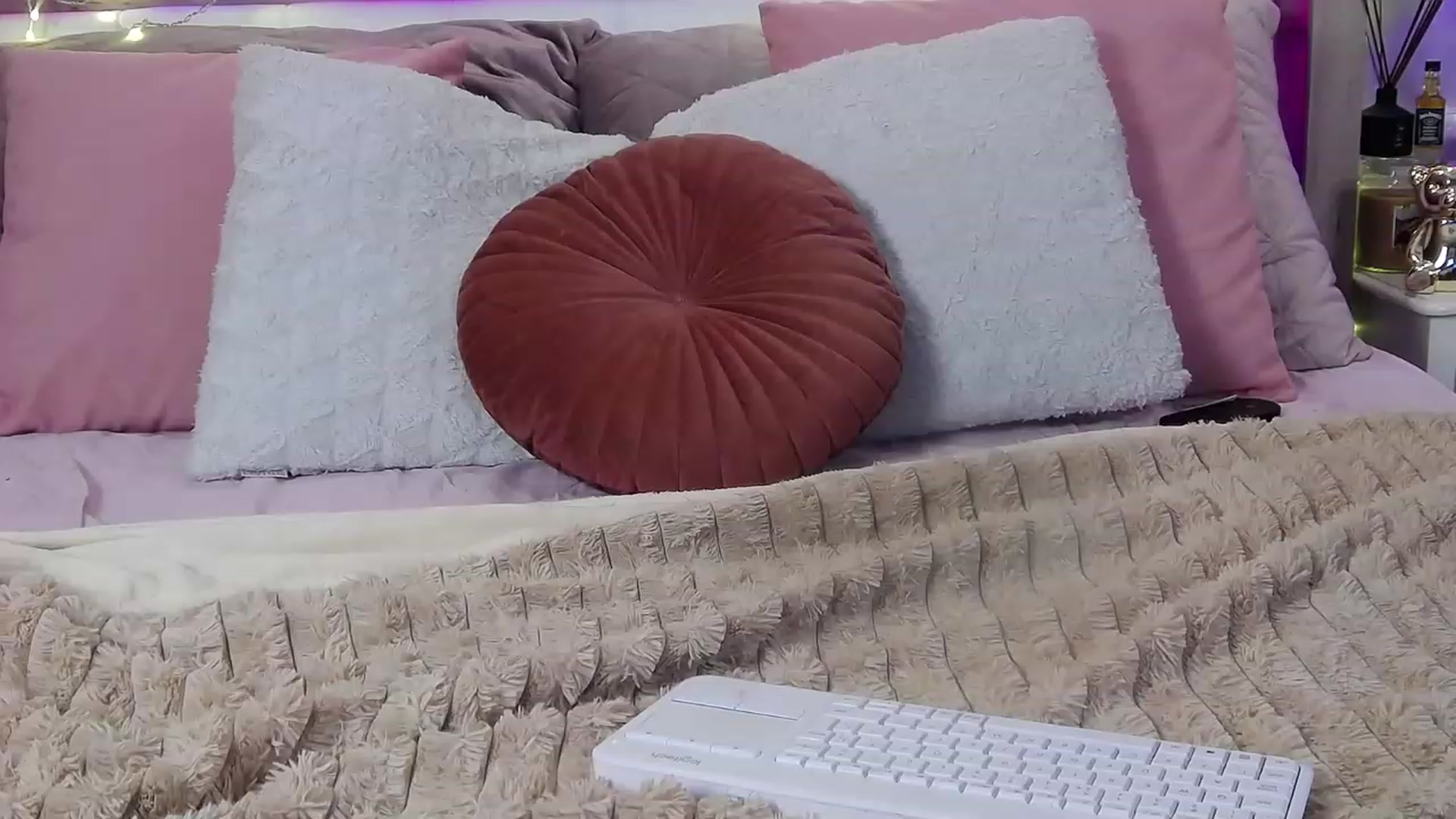 Gallery image thumbnail from Sofiewild's myfreecams stream on, 02/07/2024, 15:47 image 8 of 20