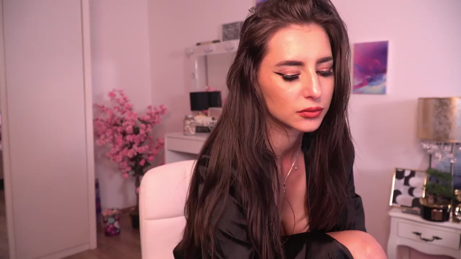 Gallery image thumbnail from Sofiewild's myfreecams stream on, 04/15/2024, 13:19 image 16 of 20