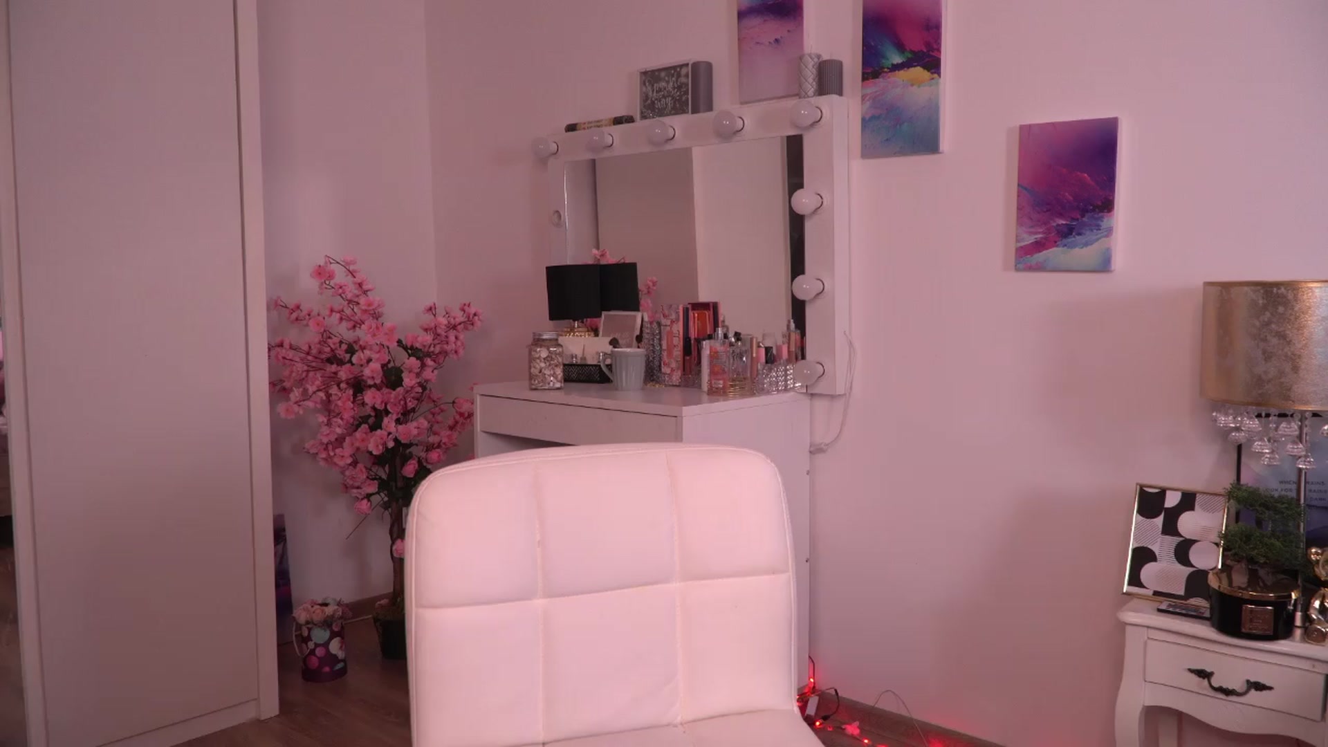 Gallery image thumbnail from Sofiewild's myfreecams stream on, 04/15/2024, 13:19 image 15 of 20