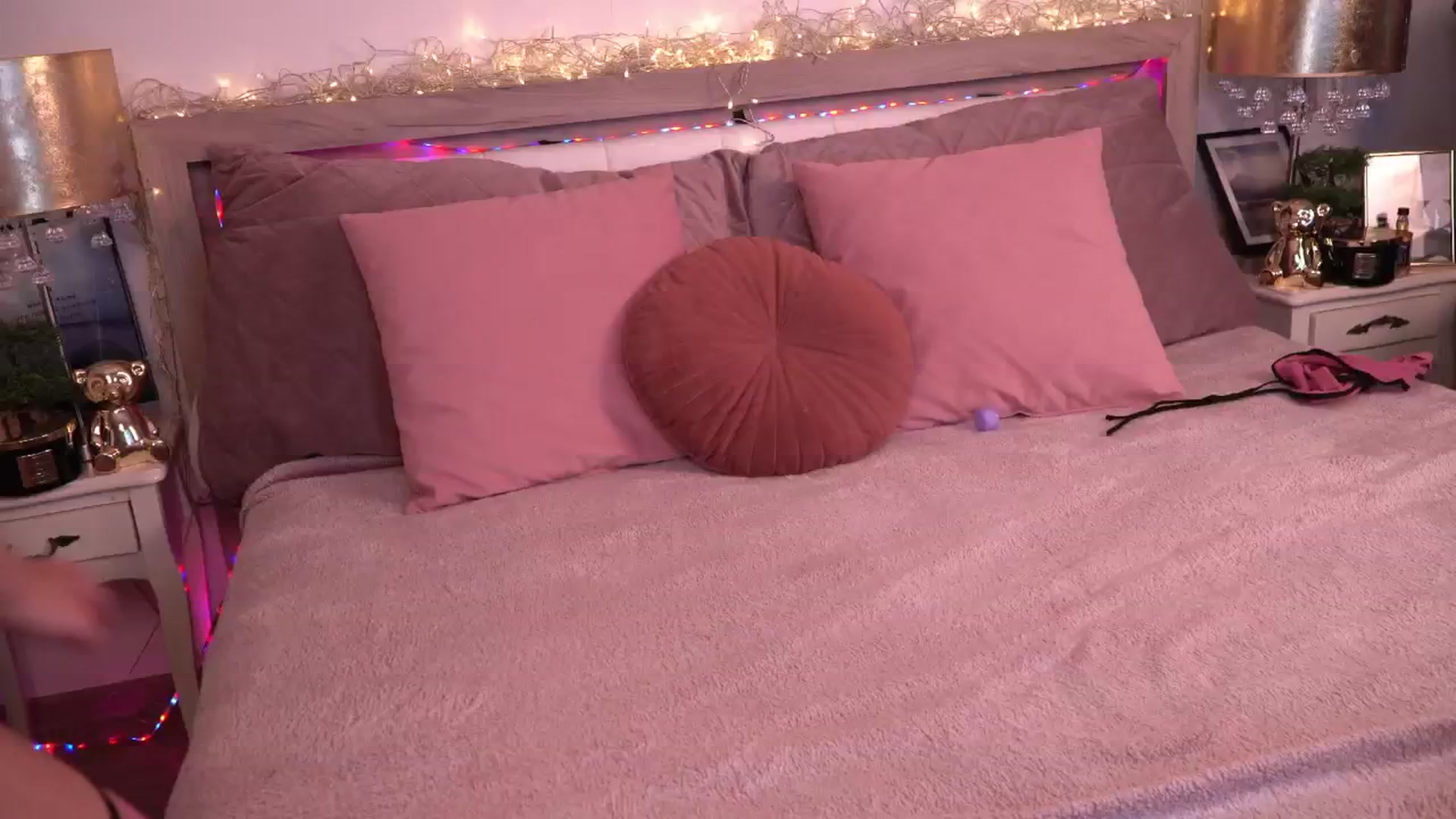 Gallery image thumbnail from Sofiewild's myfreecams stream on, 04/23/2024, 11:59 image 6 of 20