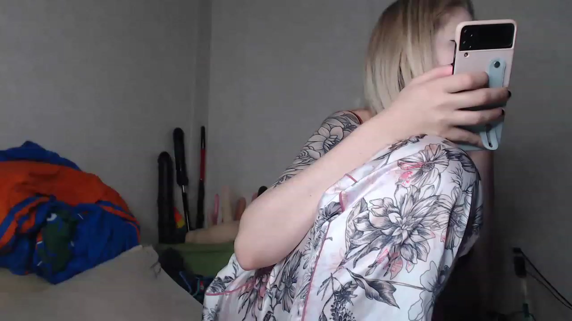 Gallery image thumbnail from Sofieyoungxxx's myfreecams stream on, 06/18/2023, 11:42 image 13 of 20