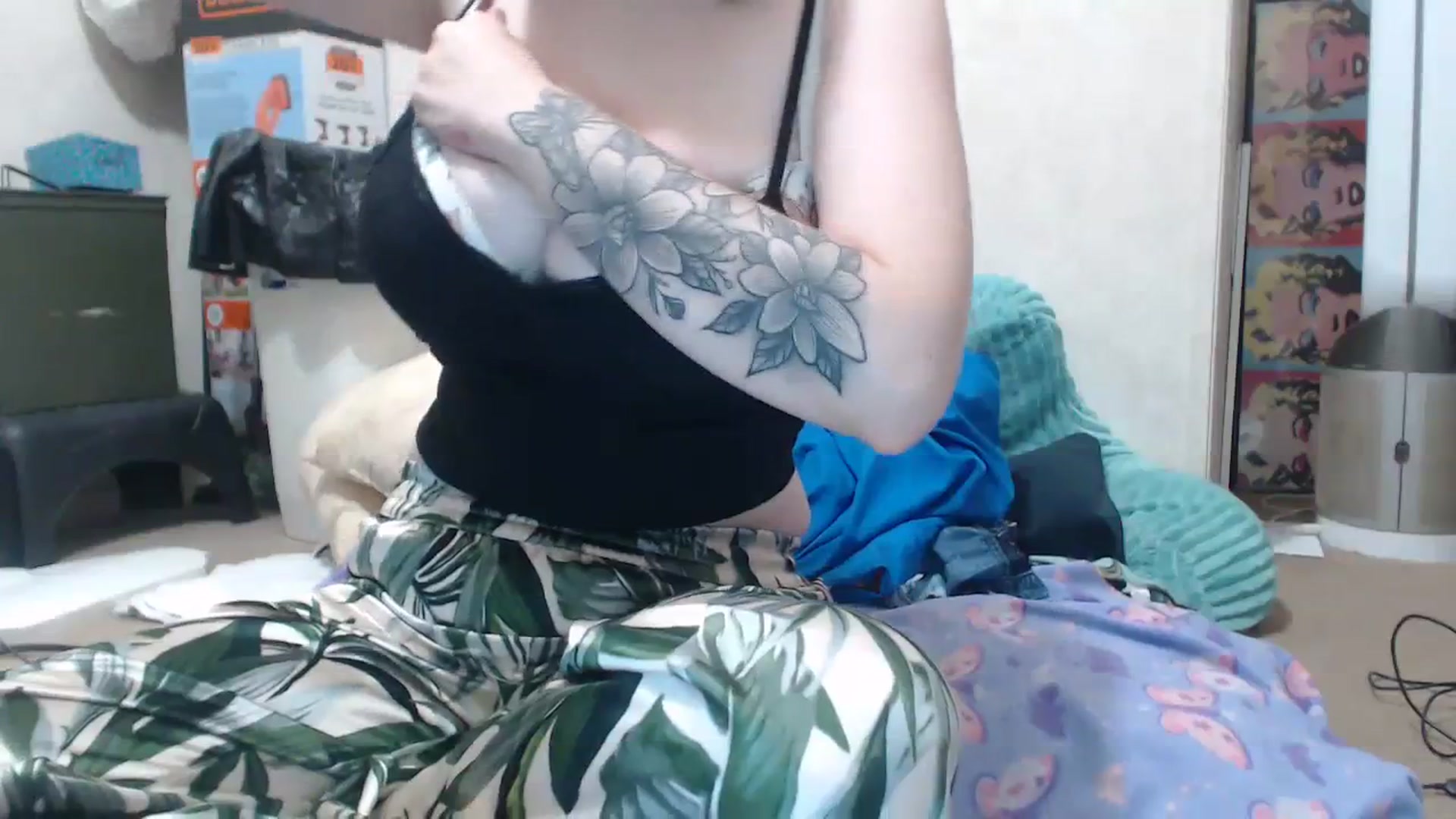 Gallery image thumbnail from Sofieyoungxxx's myfreecams stream on, 07/04/2023, 10:41 image 7 of 20