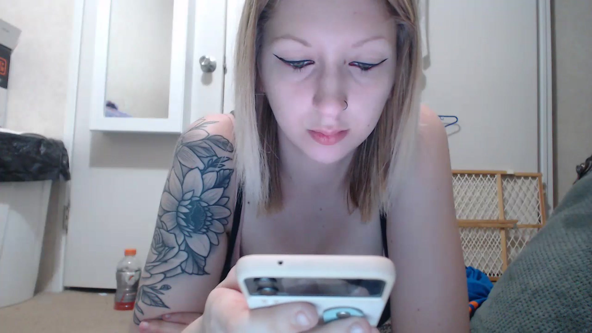 Gallery image thumbnail from Sofieyoungxxx's myfreecams stream on, 07/12/2023, 10:24 image 6 of 20