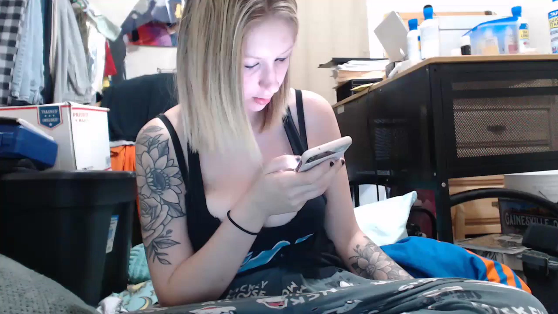 Gallery image thumbnail from Sofieyoungxxx's myfreecams stream on, 07/20/2023, 15:38 image 3 of 20