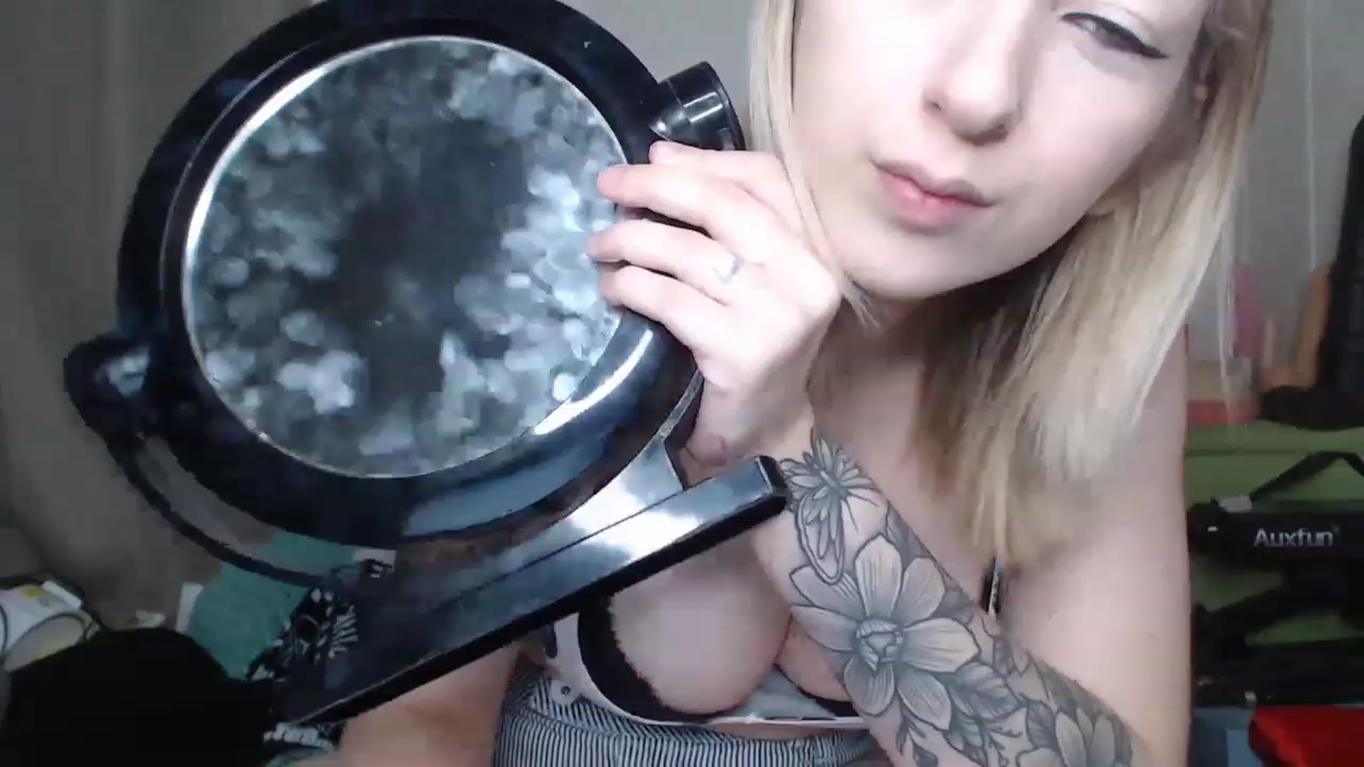 Gallery image thumbnail from Sofieyoungxxx's myfreecams stream on, 08/06/2023, 11:01 image 5 of 20