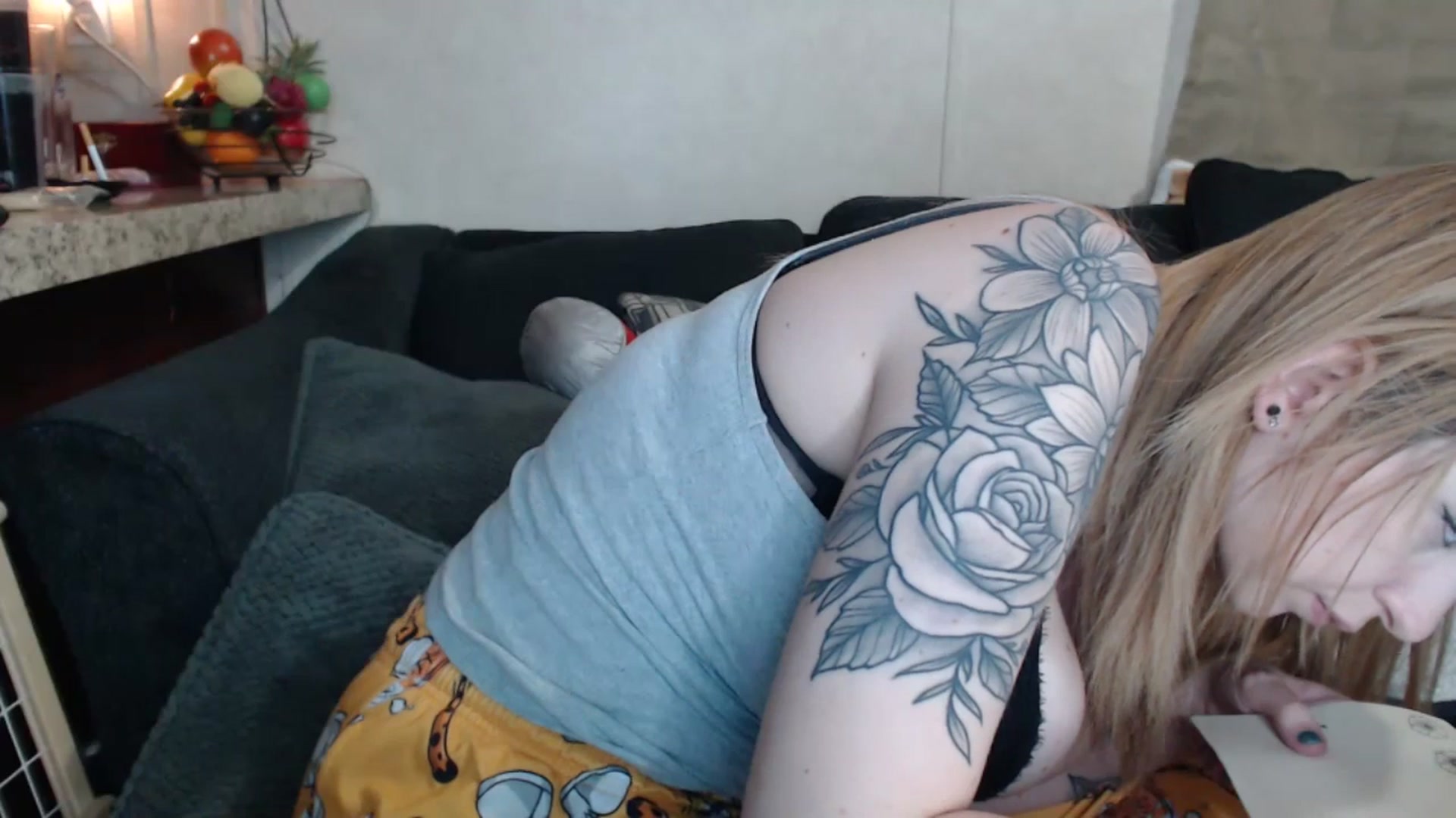 Gallery image thumbnail from Sofieyoungxxx's myfreecams stream on, 04/23/2024, 12:24 image 11 of 20