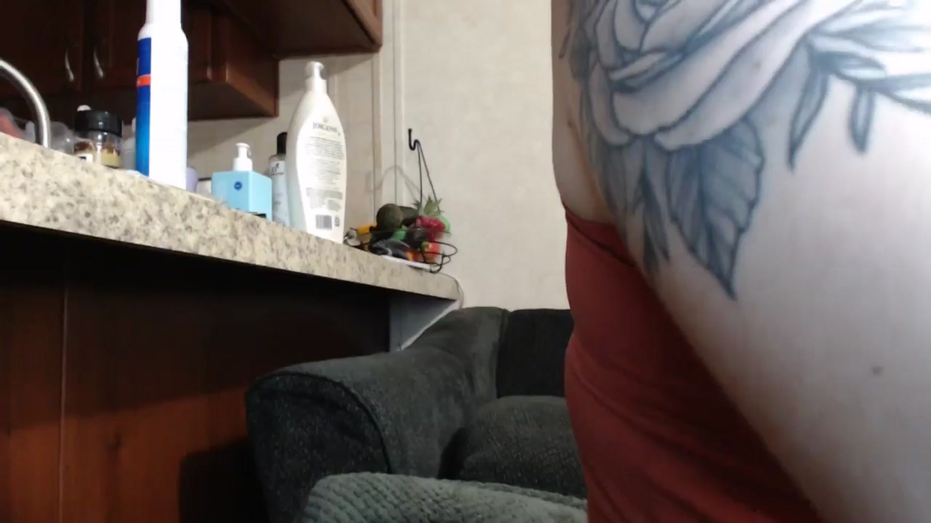 Gallery image thumbnail from Sofieyoungxxx's myfreecams stream on, 04/26/2024, 11:51 image 16 of 20